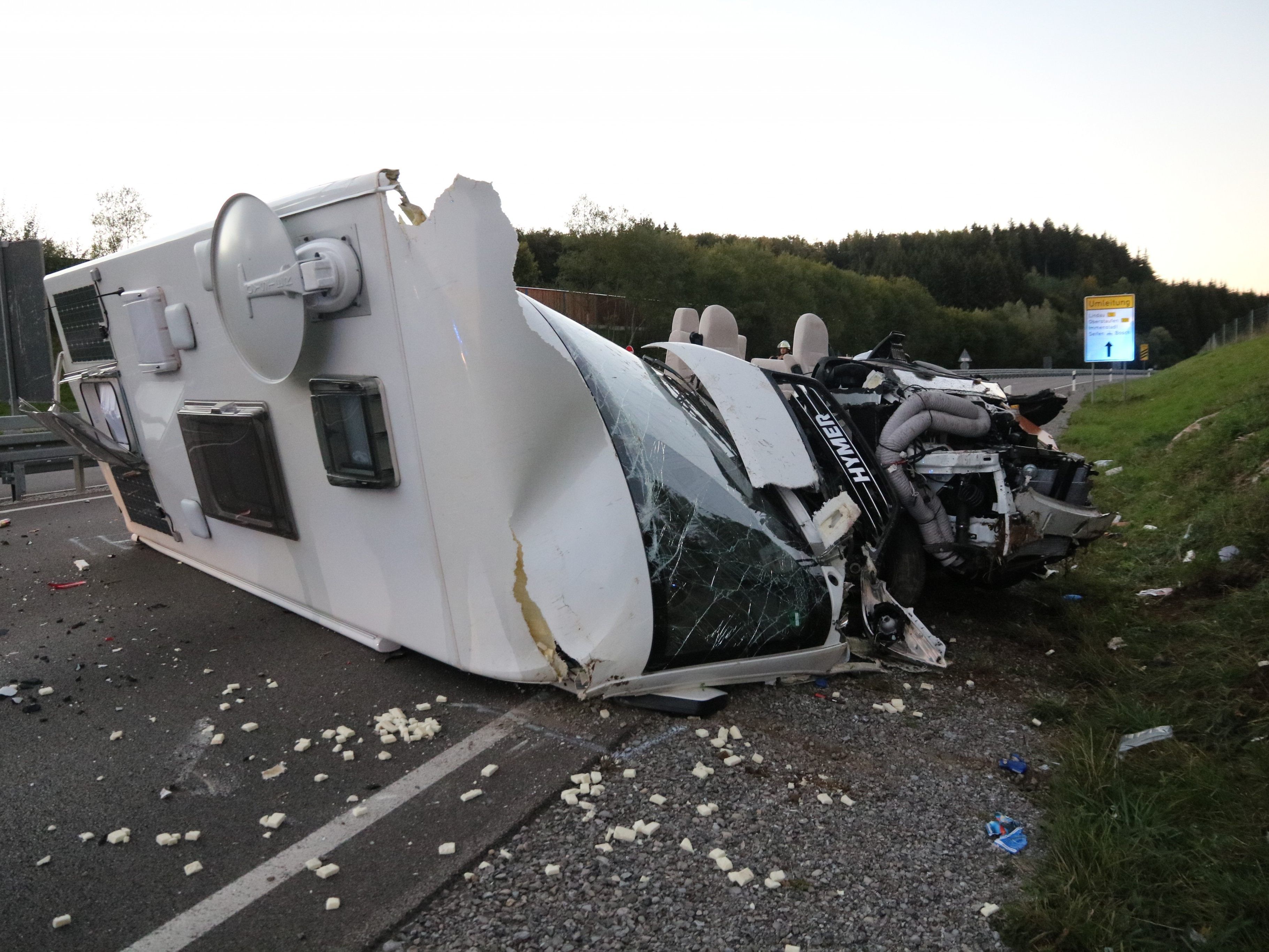 Fahrer wurde schwer verletzt. Fahrer wurde schwer verletzt.