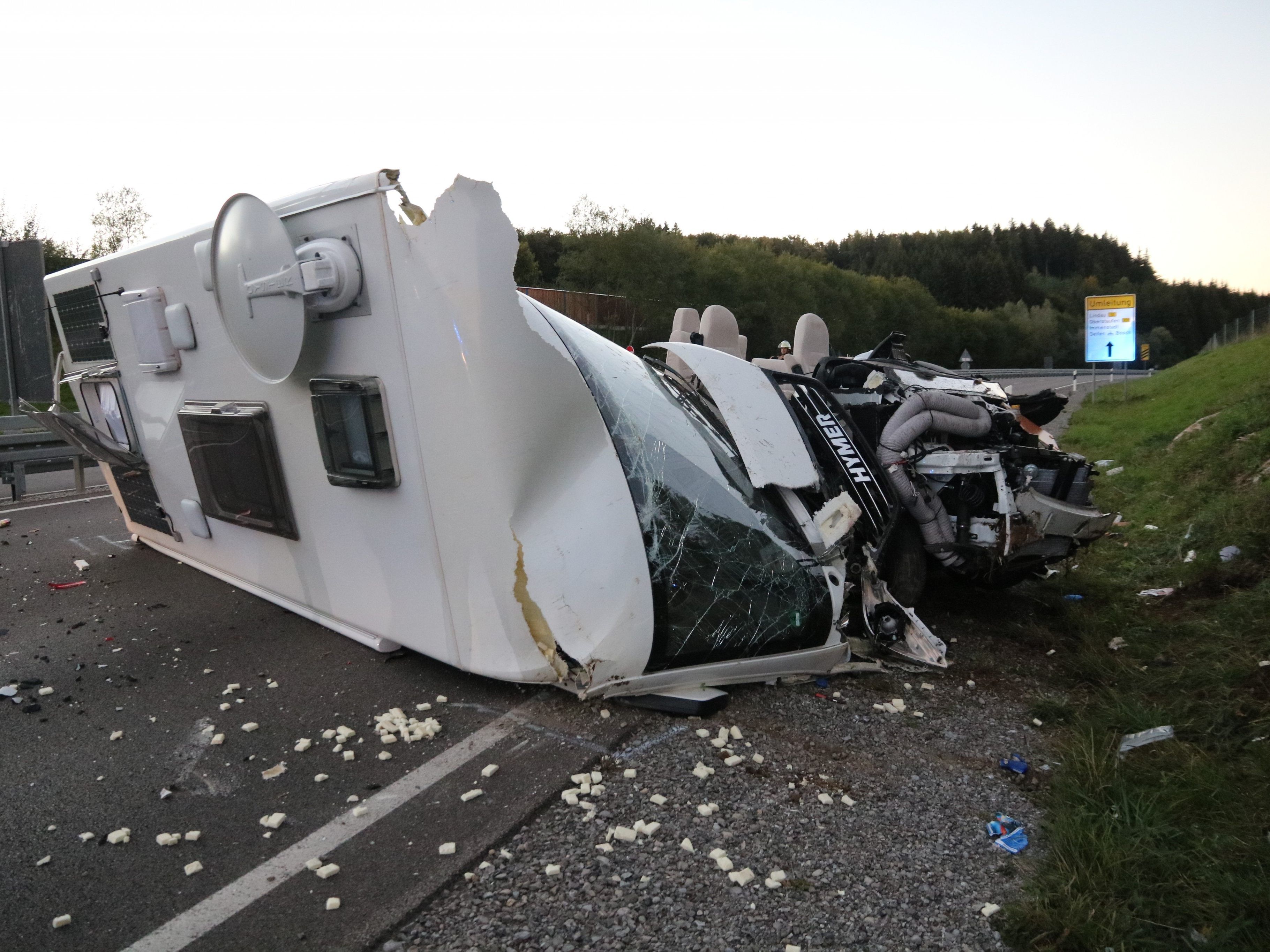 Fahrer wurde schwer verletzt.