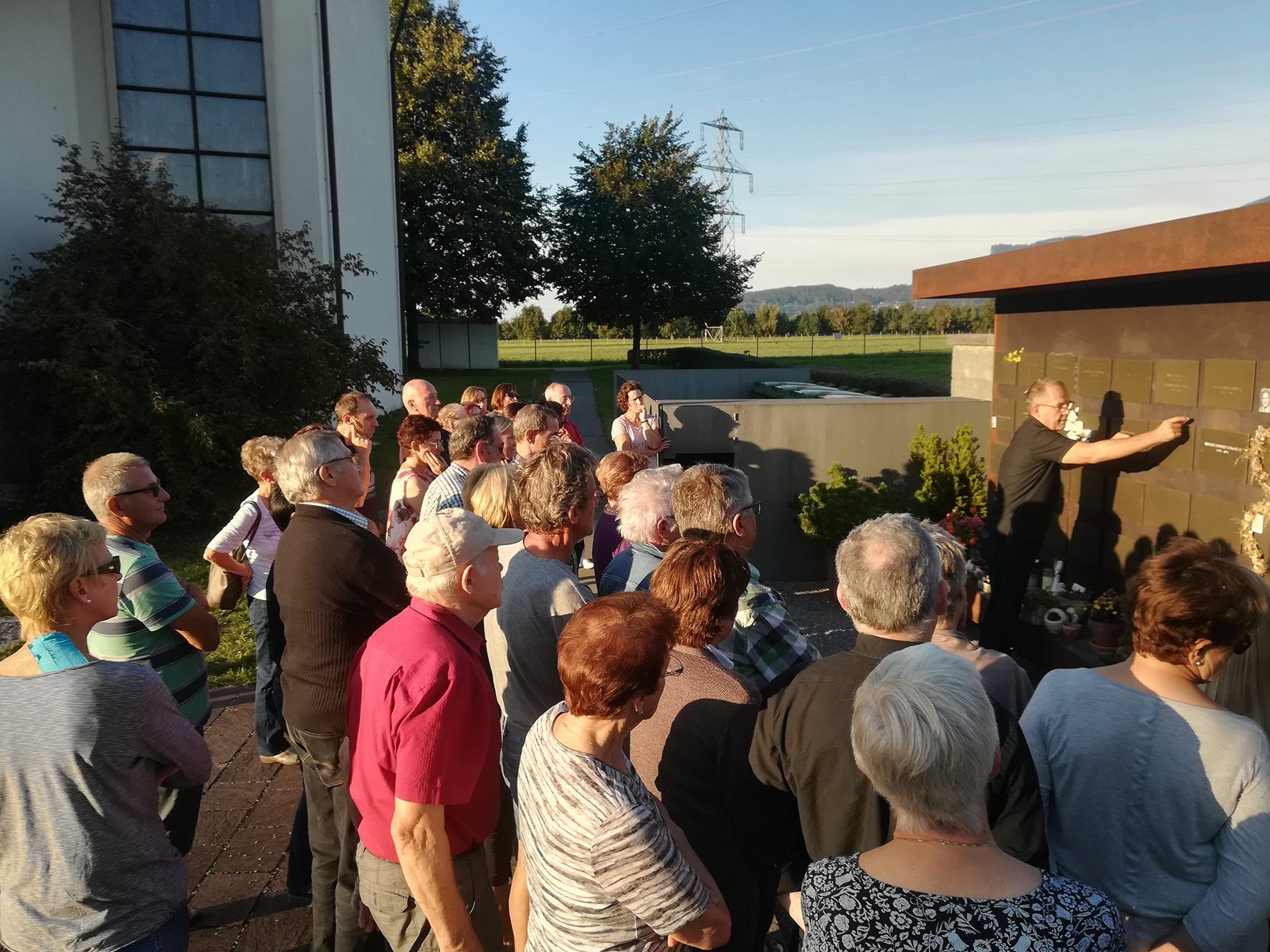 Großes Interesse an den Plänen für die Neugestaltung des Bresner Friedhofs.