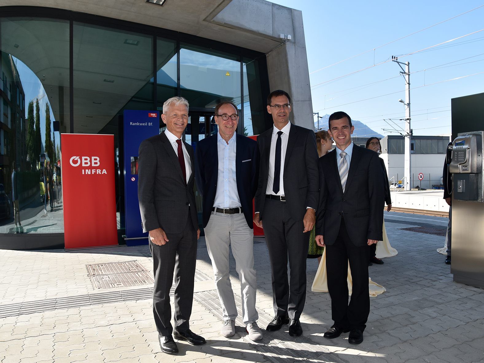 Große Freude bei den Projektverantwortlichen über die Fertigstellung des Bahnhofs Rankweil.