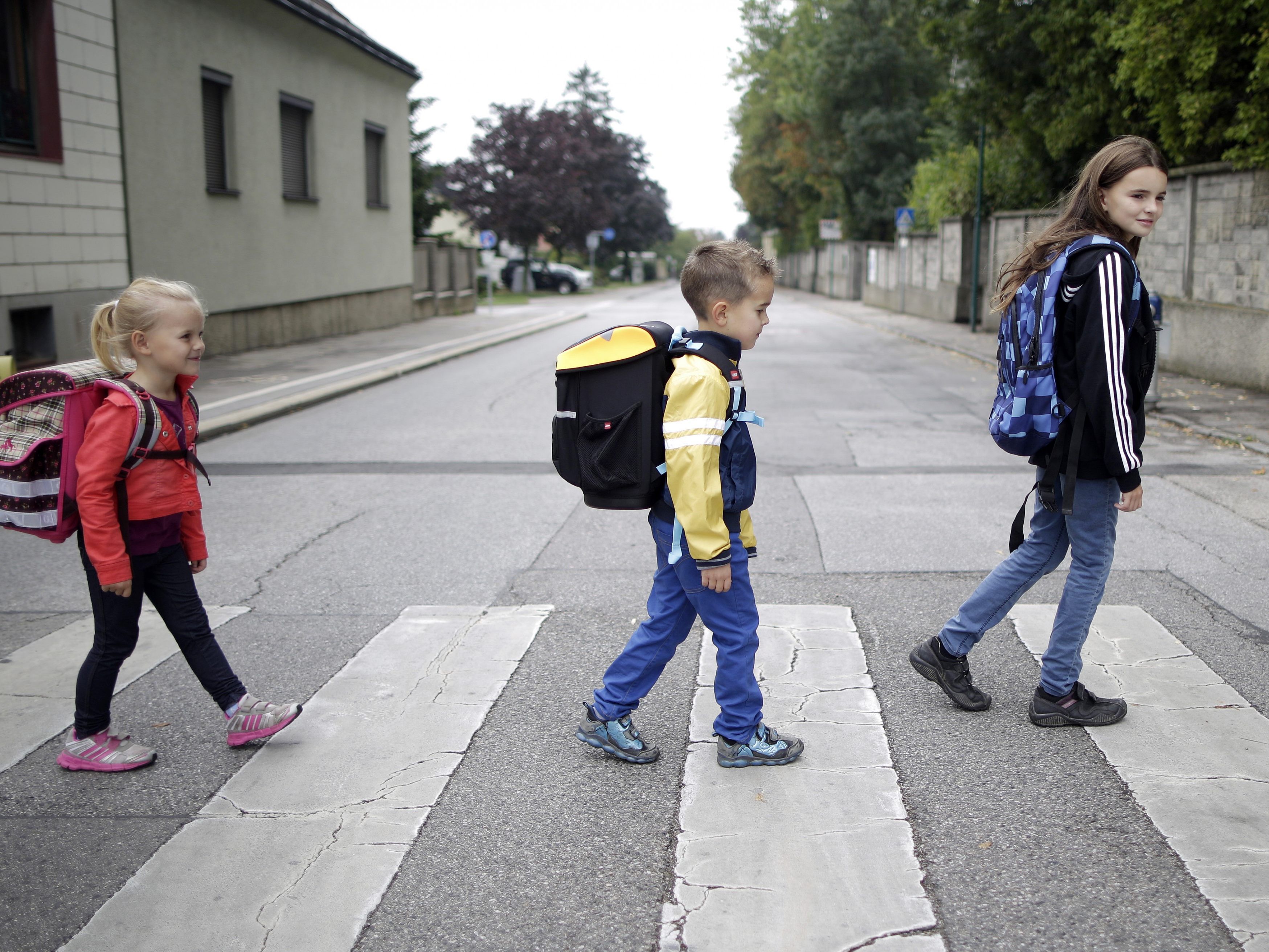 Schüler in Wien gehen oft zu Fuß in die Schule.