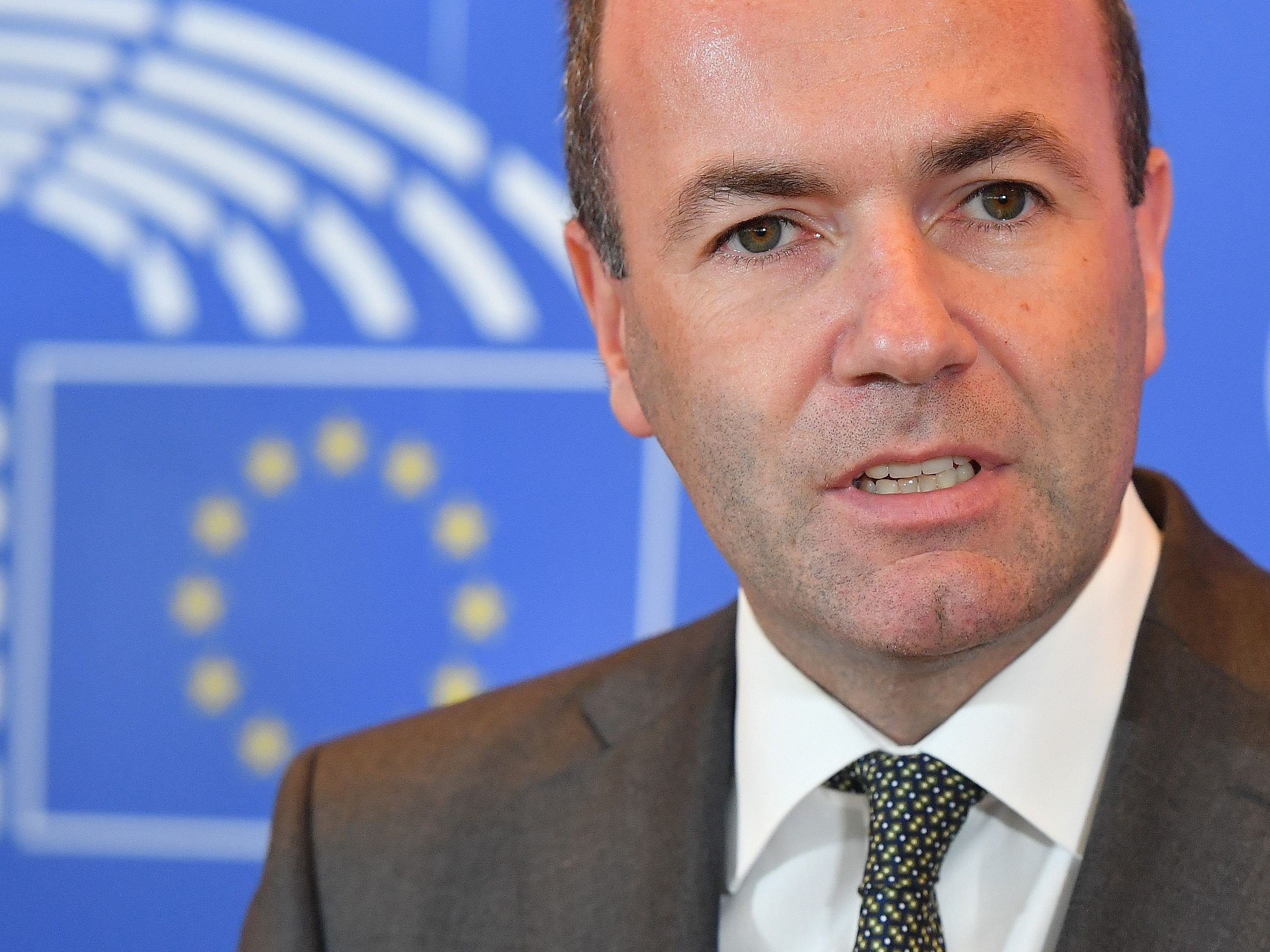 Der Fraktionsvorsitzende der konservativen EVP-Gruppierung im Europaparlament will Nachfolger von Kommissionspräsident Jean-Claude Juncker werden.