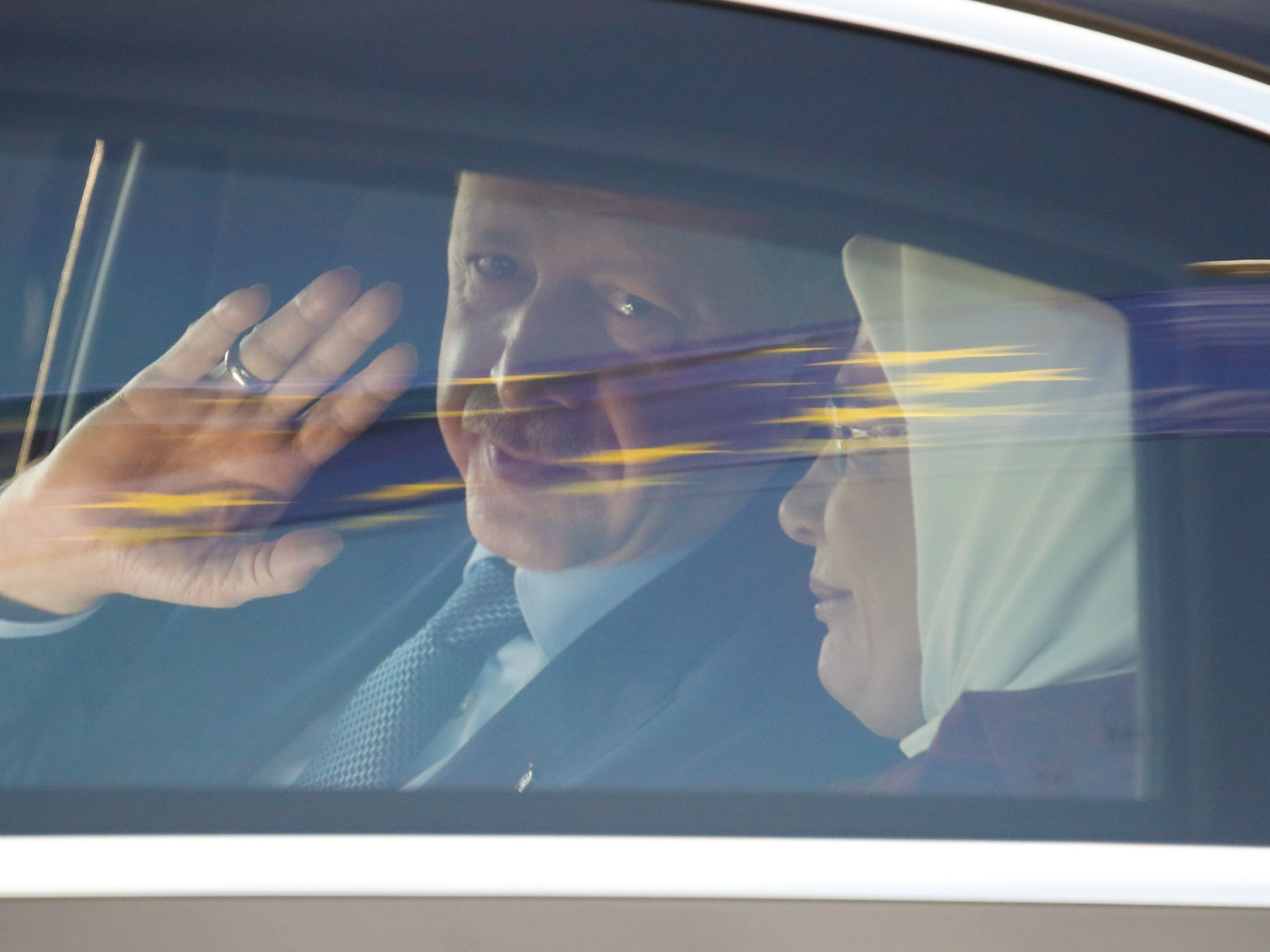 Erdogan bei seiner Ankunft in Berlin. Erdogan bei seiner Ankunft in Berlin.