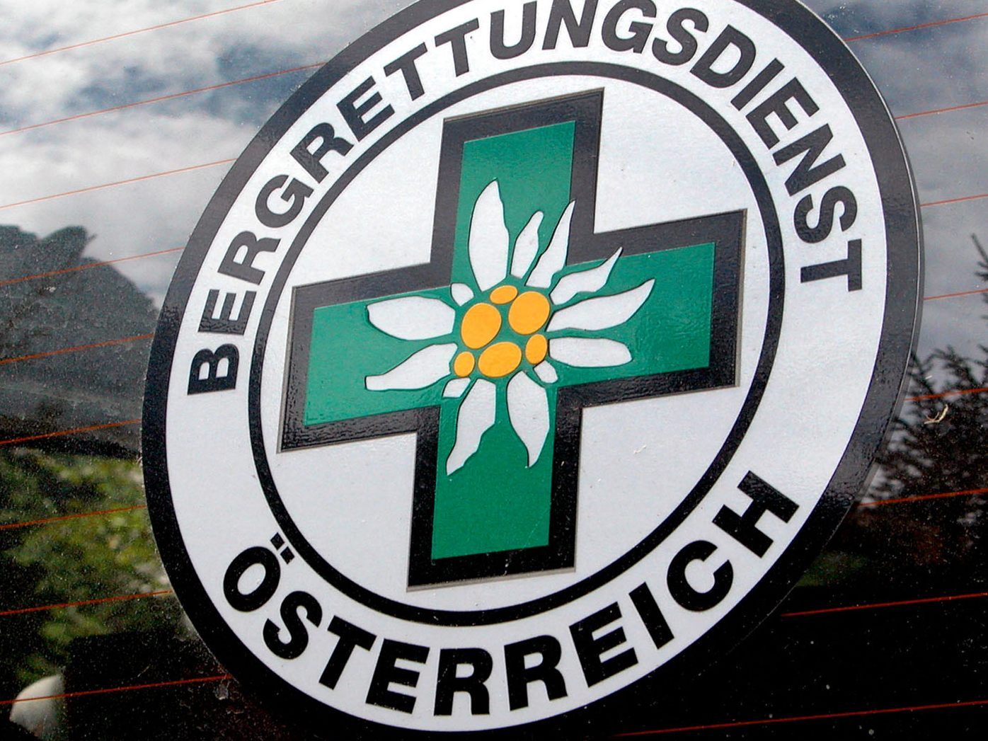 Die Bergrettung barg den schwer verletzten 35-Jährigen. Die Bergrettung barg den schwer verletzten 35-Jährigen.