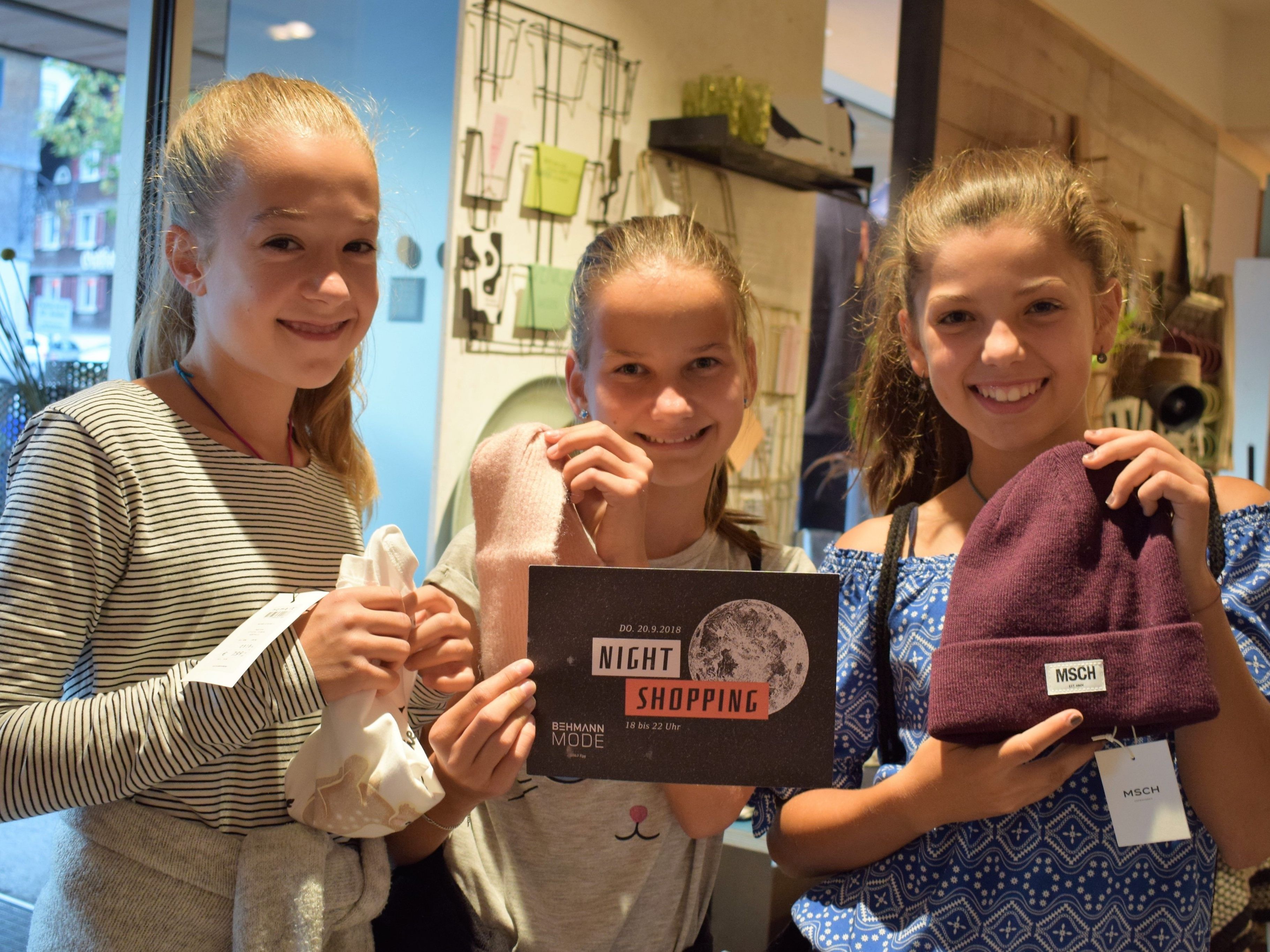 Auch Laura, Pia Sophie und Maria zog es zum Nightshopping in Egg. Auch Laura, Pia Sophie und Maria zog es zum Nightshopping in Egg.