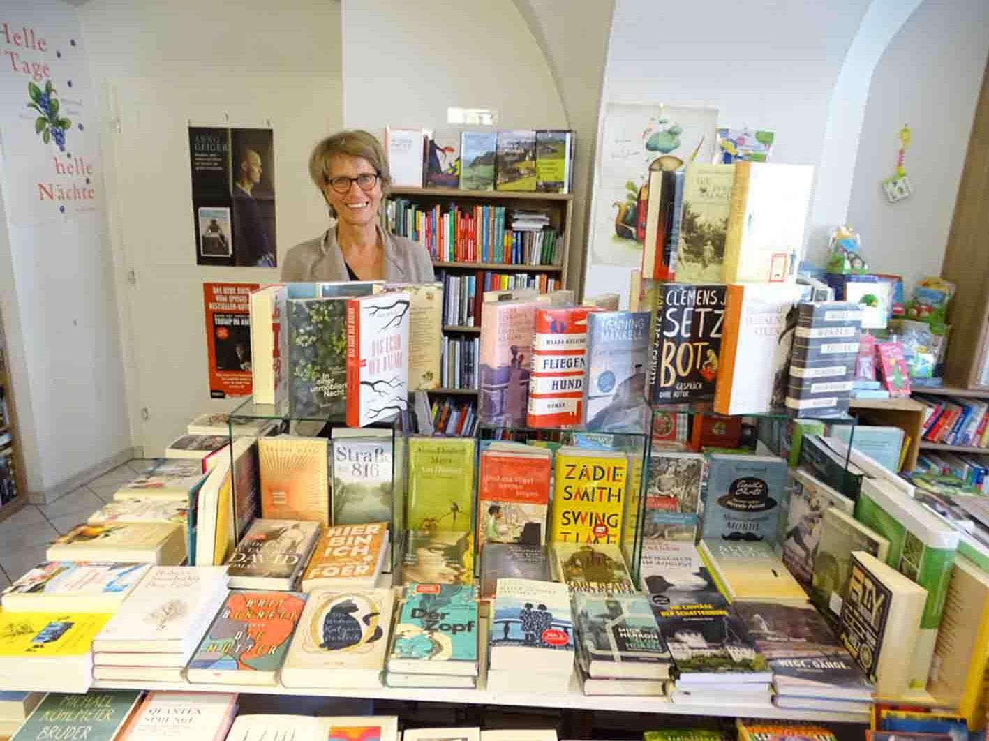 Doris Streatfeild feiert 10 Jahre Buchhandlung Lesezeichen. Doris Streatfeild feiert 10 Jahre Buchhandlung Lesezeichen.
