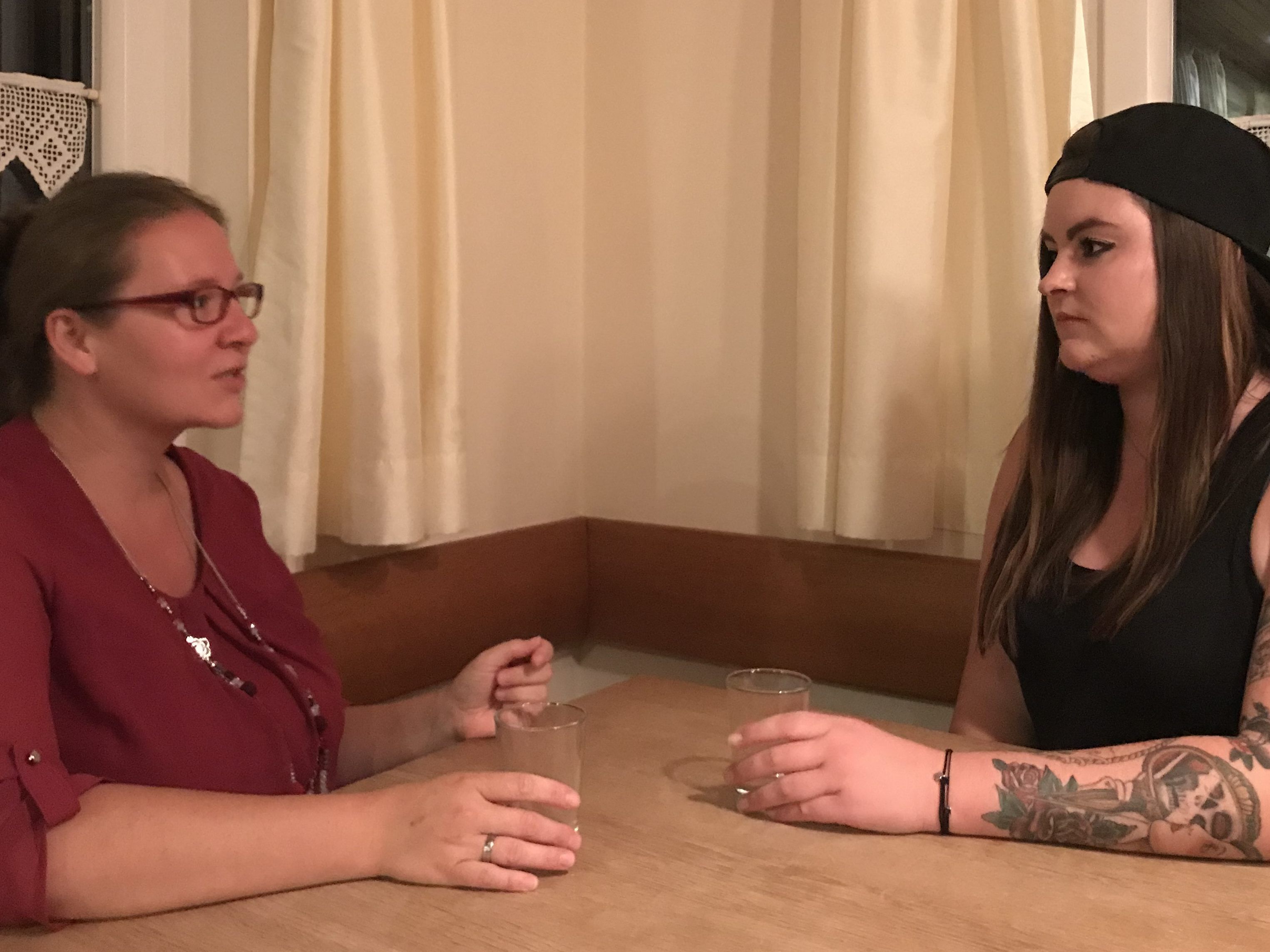 Daniela im Gespräch über ihre Krankheit mit W&W. Daniela im Gespräch über ihre Krankheit mit W&W.