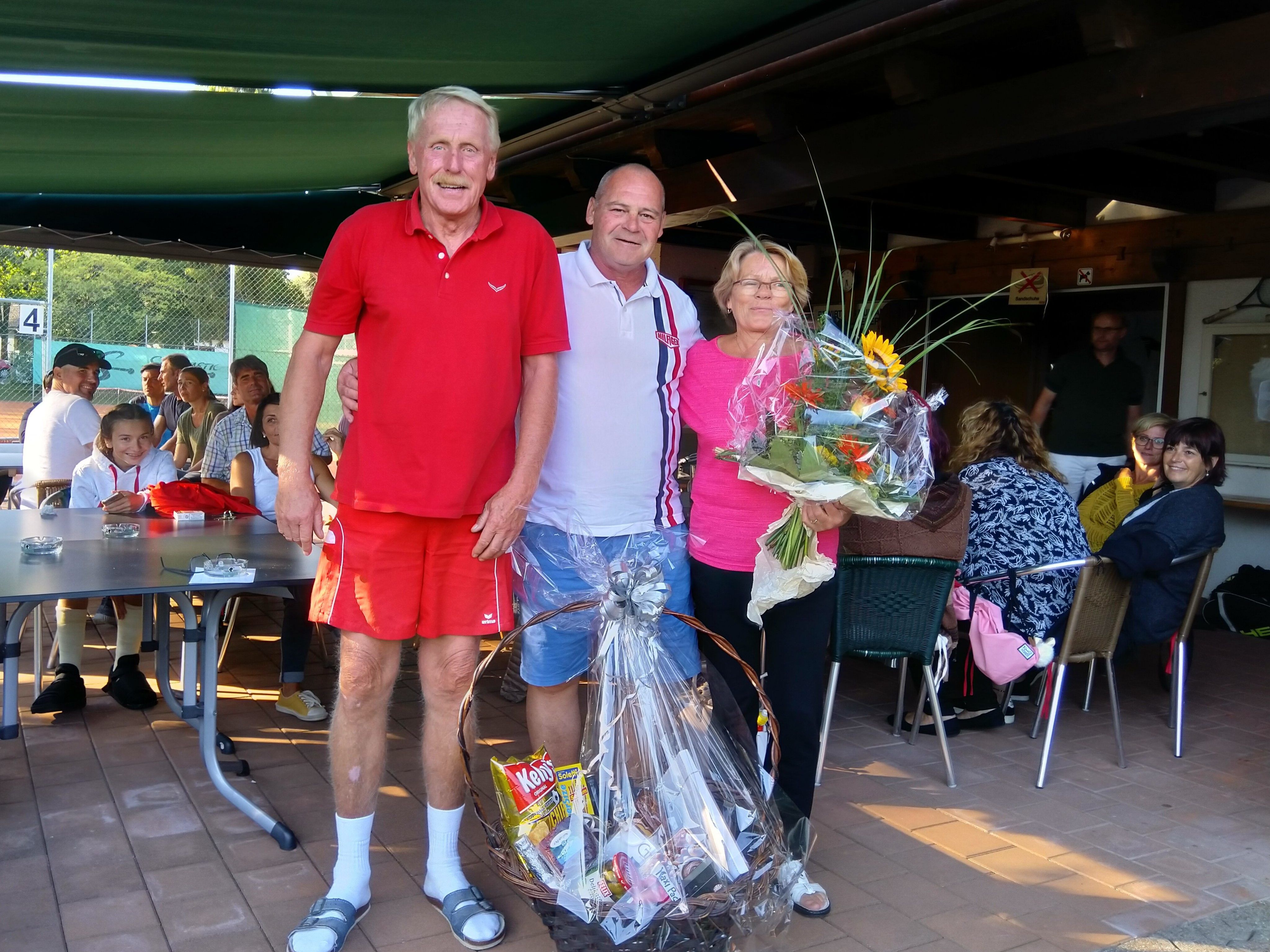 Anni und Zbynek mit Obmann Helmut Gorbach Anni und Zbynek mit Obmann Helmut Gorbach
