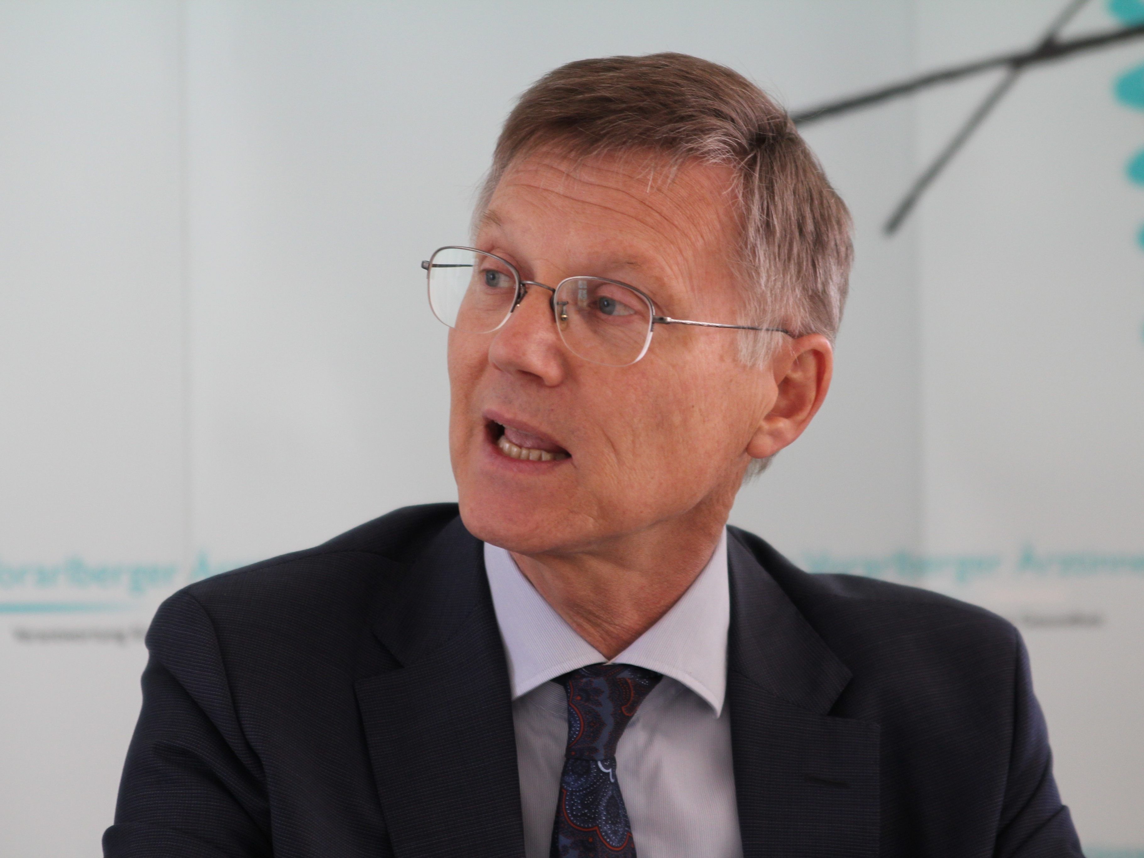 Ärztekammerpräsident Michael Jonas kritisiert den Gesetzesentwurf zur Kassenfusion.