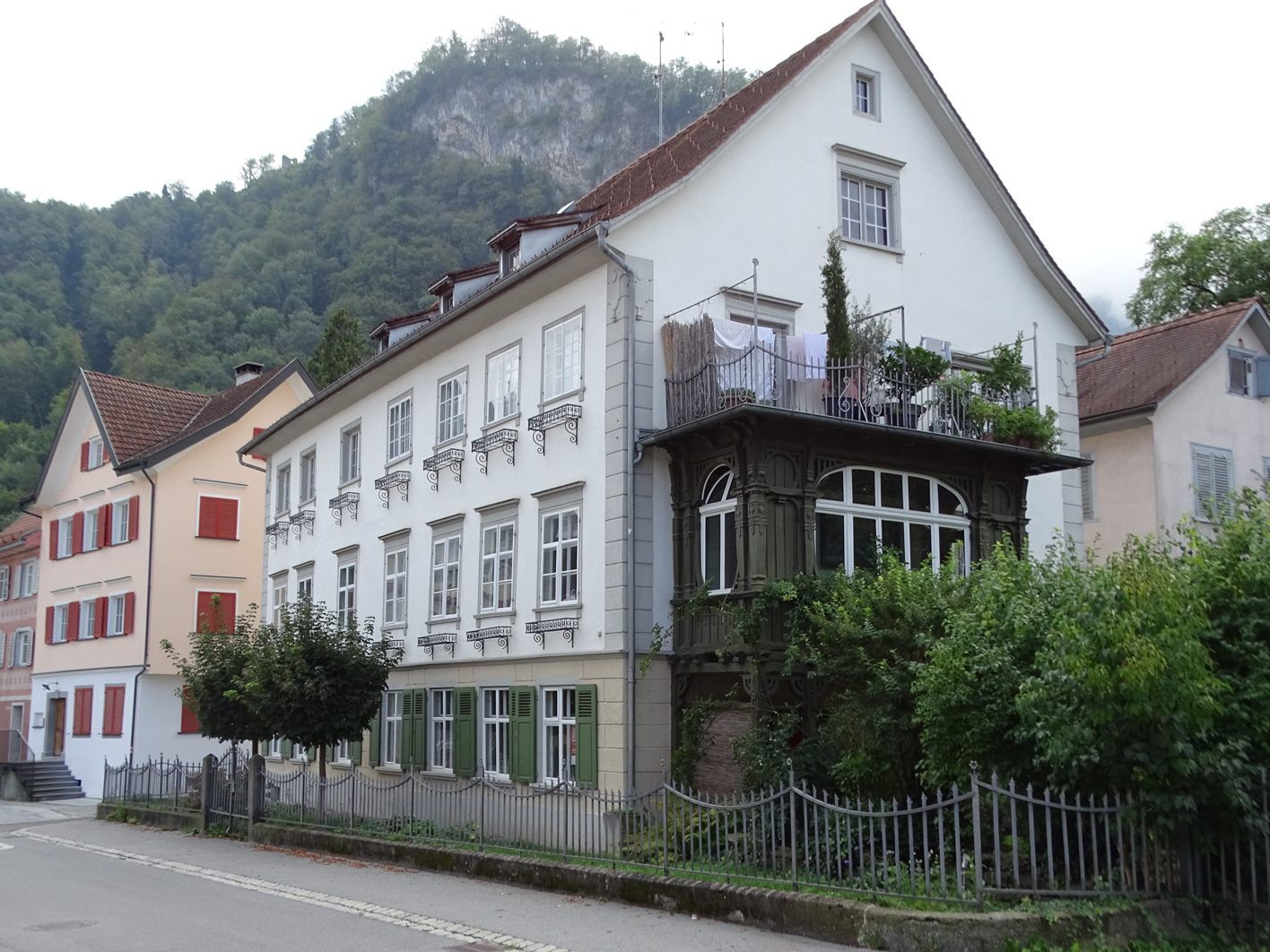 Das Kulturcafé findet jeweils im Kitzingerhaus, dem Sitz des Kulturkreises Hohenems, statt. Das Kulturcafé findet jeweils im Kitzingerhaus, dem Sitz des Kulturkreises Hohenems, statt.