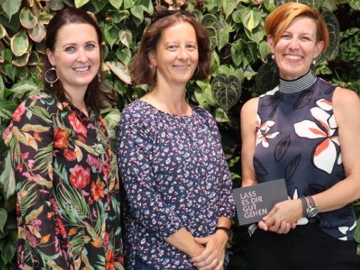Marilyn Rogginer (VOL.AT), die Gewinnerin Ilse Lueger, sowie Heidi Mark (inside Dornbirn) Marilyn Rogginer (VOL.AT), die Gewinnerin Ilse Lueger, sowie Heidi Mark (inside Dornbirn)