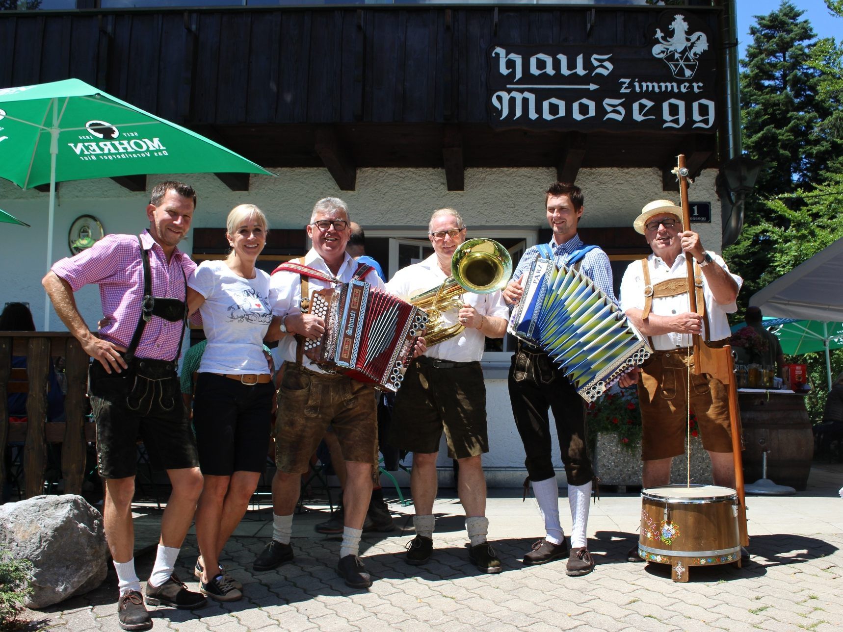 Andreas Wegscheider und Susanne Messmer freuen sich mit dem „Pfänderecho“ auf ein tolles und vor allem stimmungsvolles Oktoberfest rund um das Gasthaus Moosegg am Pfänder. Andreas Wegscheider und Susanne Messmer freuen sich mit dem „Pfänderecho“ auf ein tolles und vor allem stimmungsvolles Oktoberfest rund um das Gasthaus Moosegg am Pfänder.