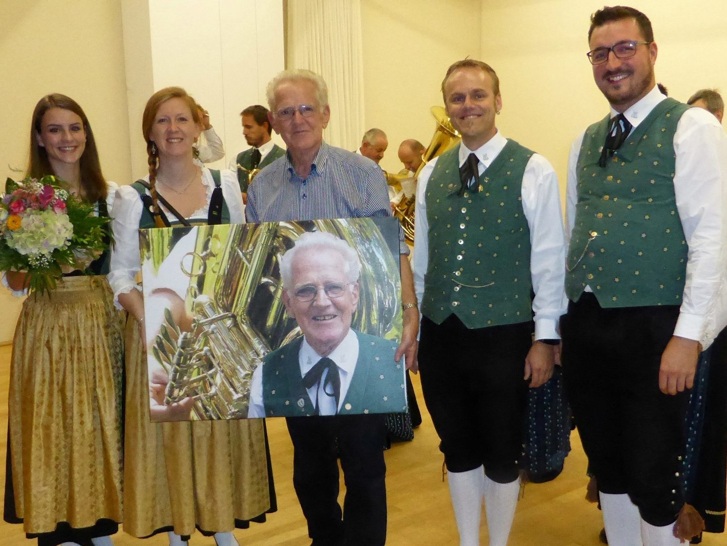 Ein musikalischer Blumenstrauß für OV Edmund Jenny zum 80er!