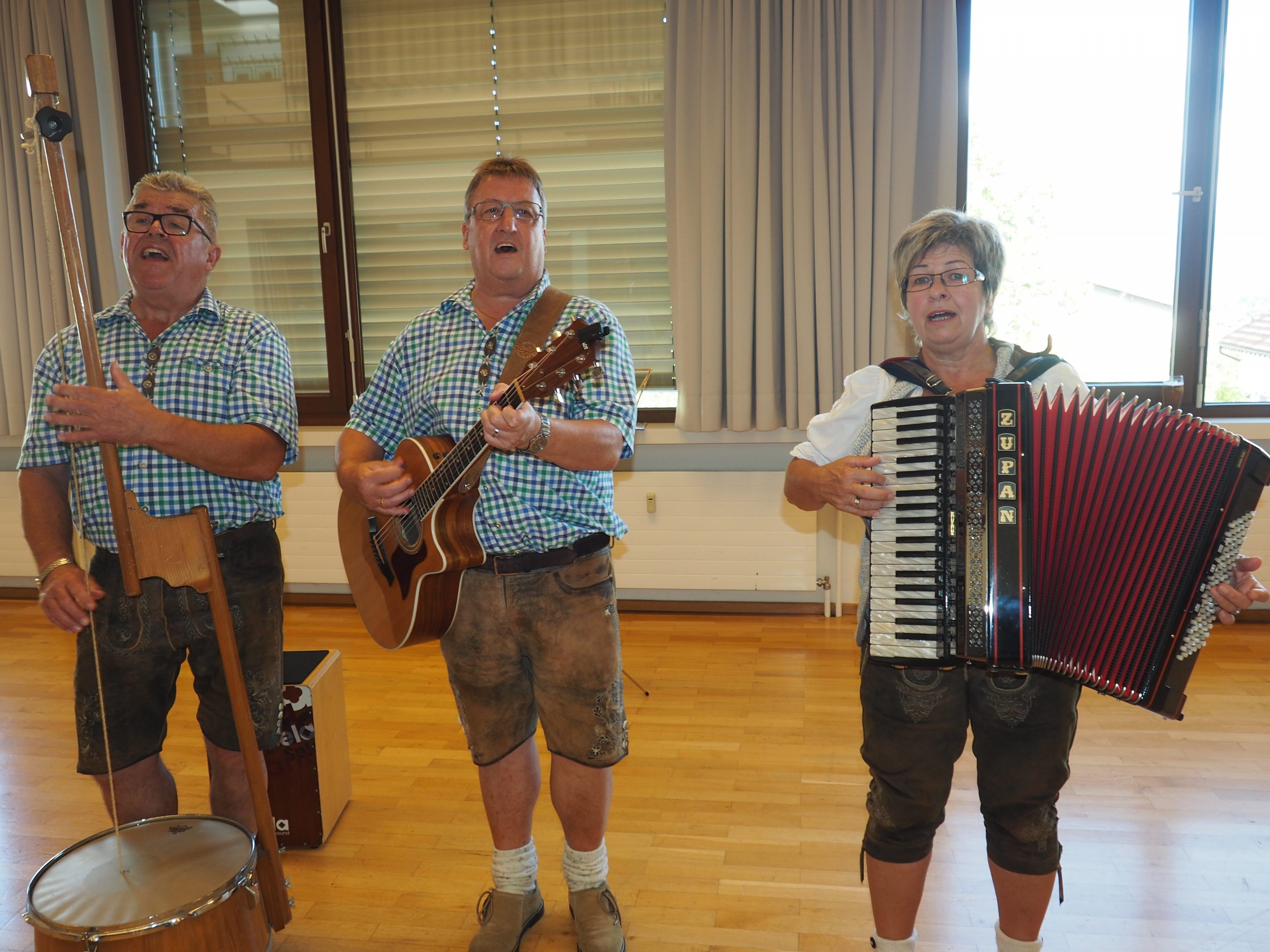 Uschi und Norbert Erath sowie Paul Hehle von "blieb-a-biz" Uschi und Norbert Erath sowie Paul Hehle von "blieb-a-biz"