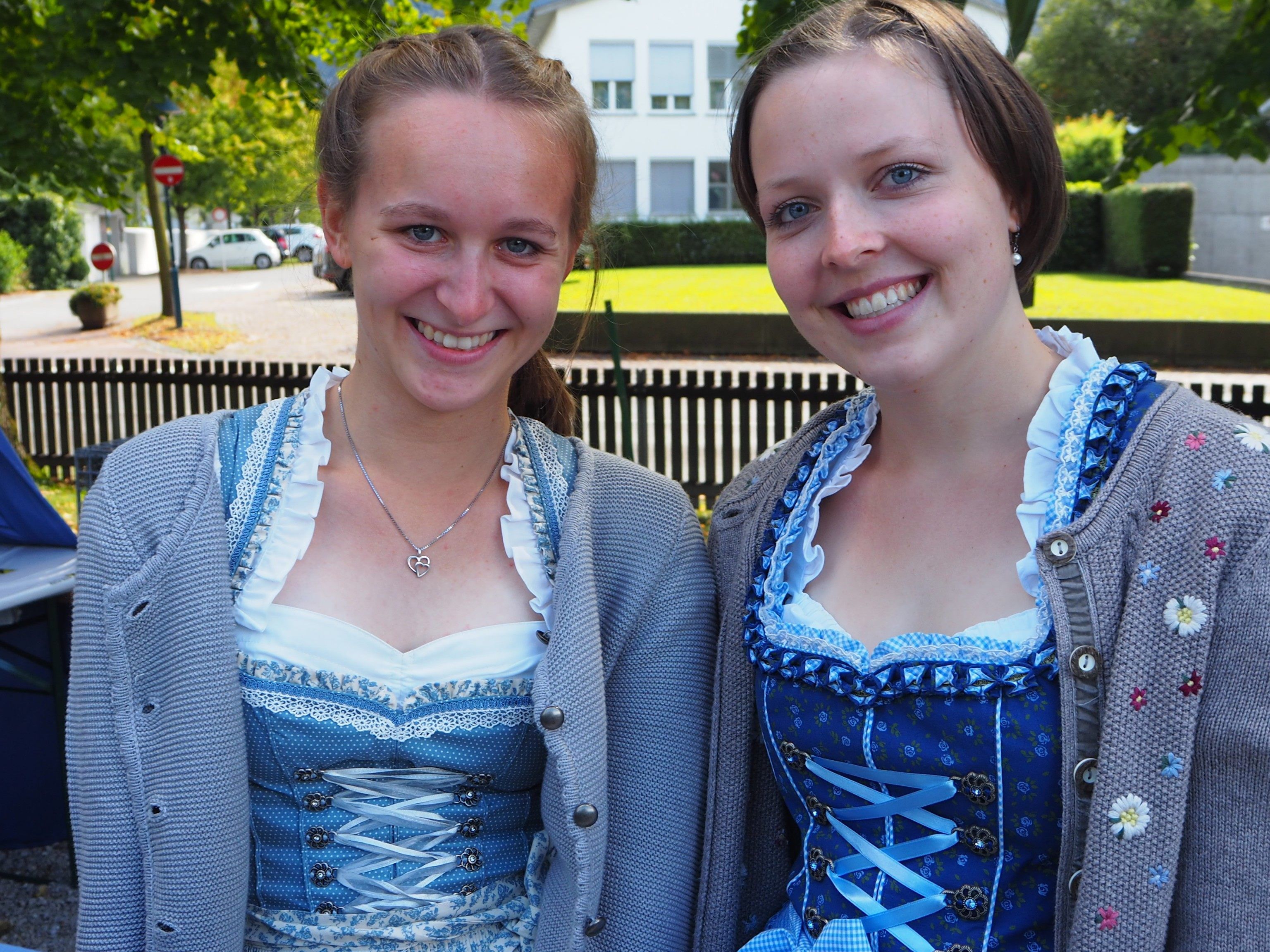 Nadine und Sarah in Oktoberfestlaune