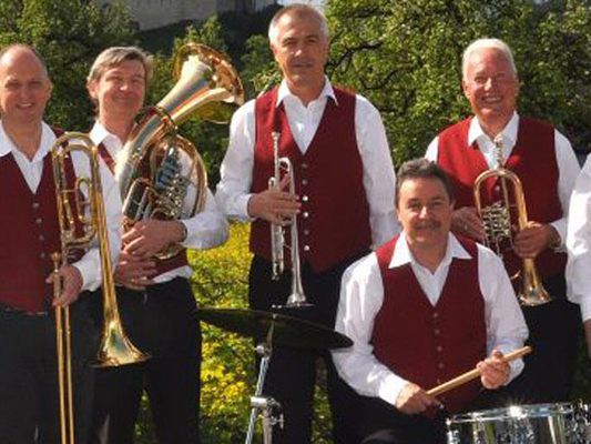 „Ufgspielt“ mit den Merowinger Bläser in der Alpenstadt Bludenz „Ufgspielt“ mit den Merowinger Bläser in der Alpenstadt Bludenz