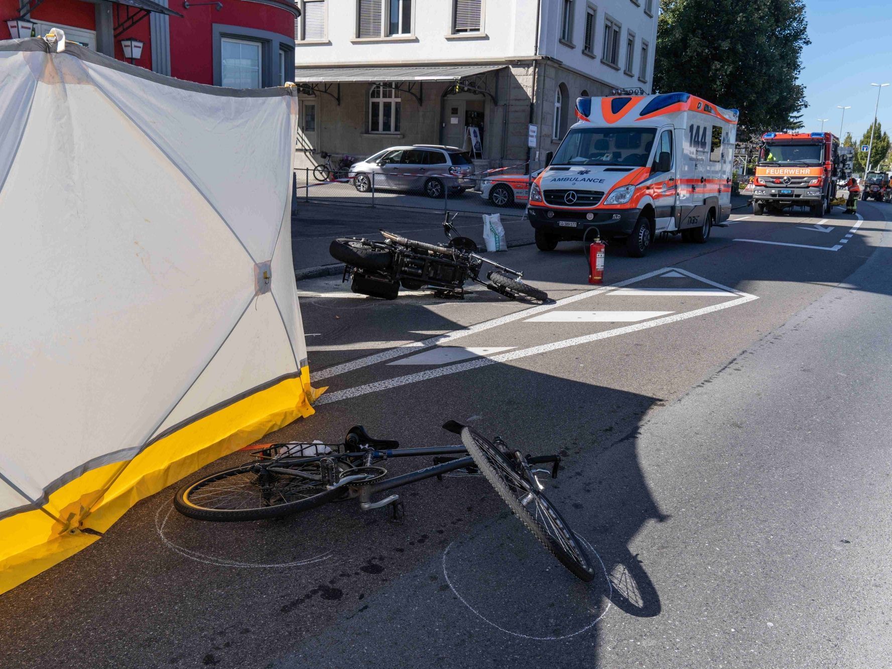 Bei einem Unfall in Rheineck wurde ein Fahrradfahrer tödlich verletzt. Bei einem Unfall in Rheineck wurde ein Fahrradfahrer tödlich verletzt.
