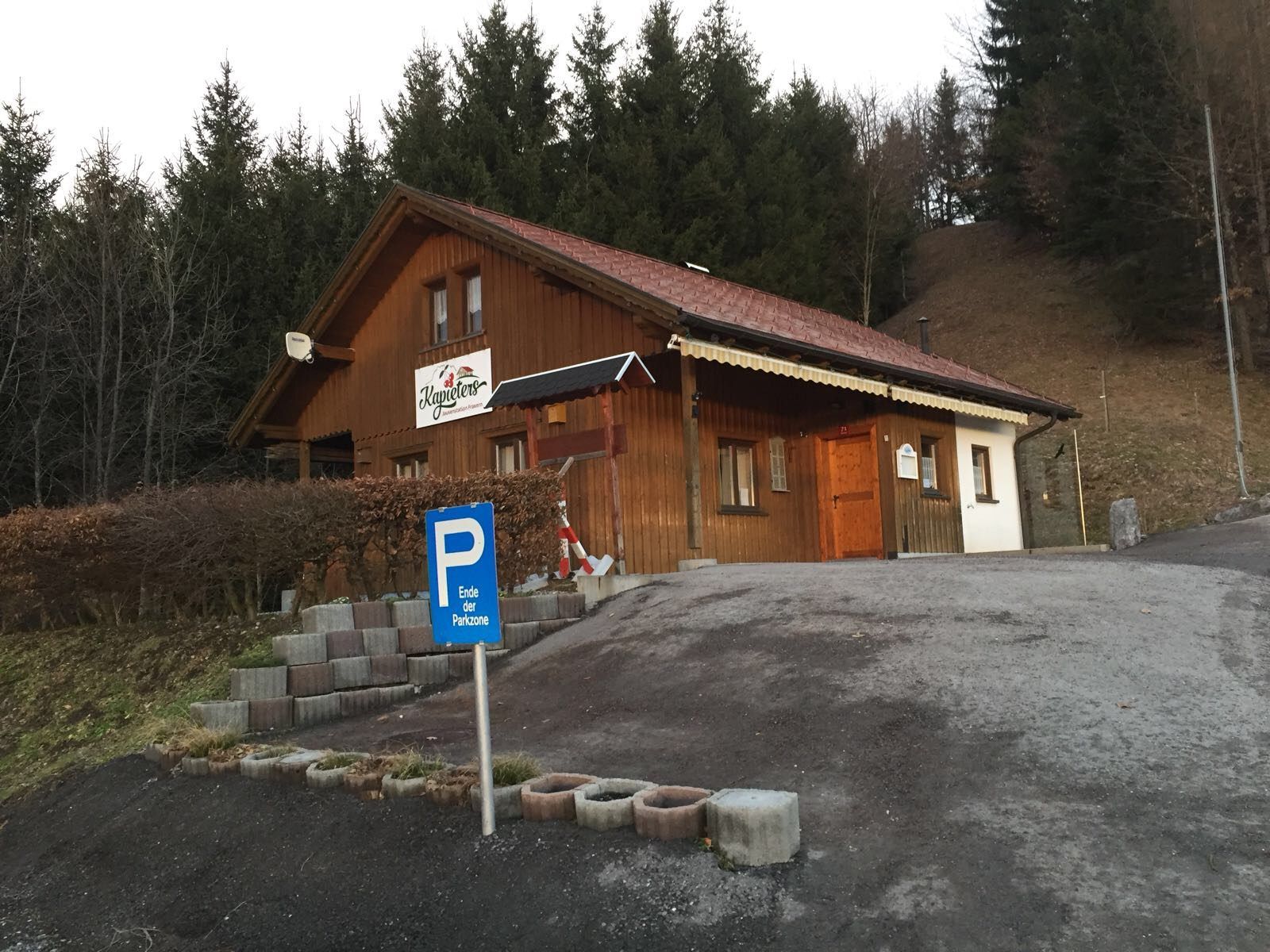"Jausenstation Kapieters" wird zu "Sabine's Fraxner Stuba". "Jausenstation Kapieters" wird zu "Sabine's Fraxner Stuba".
