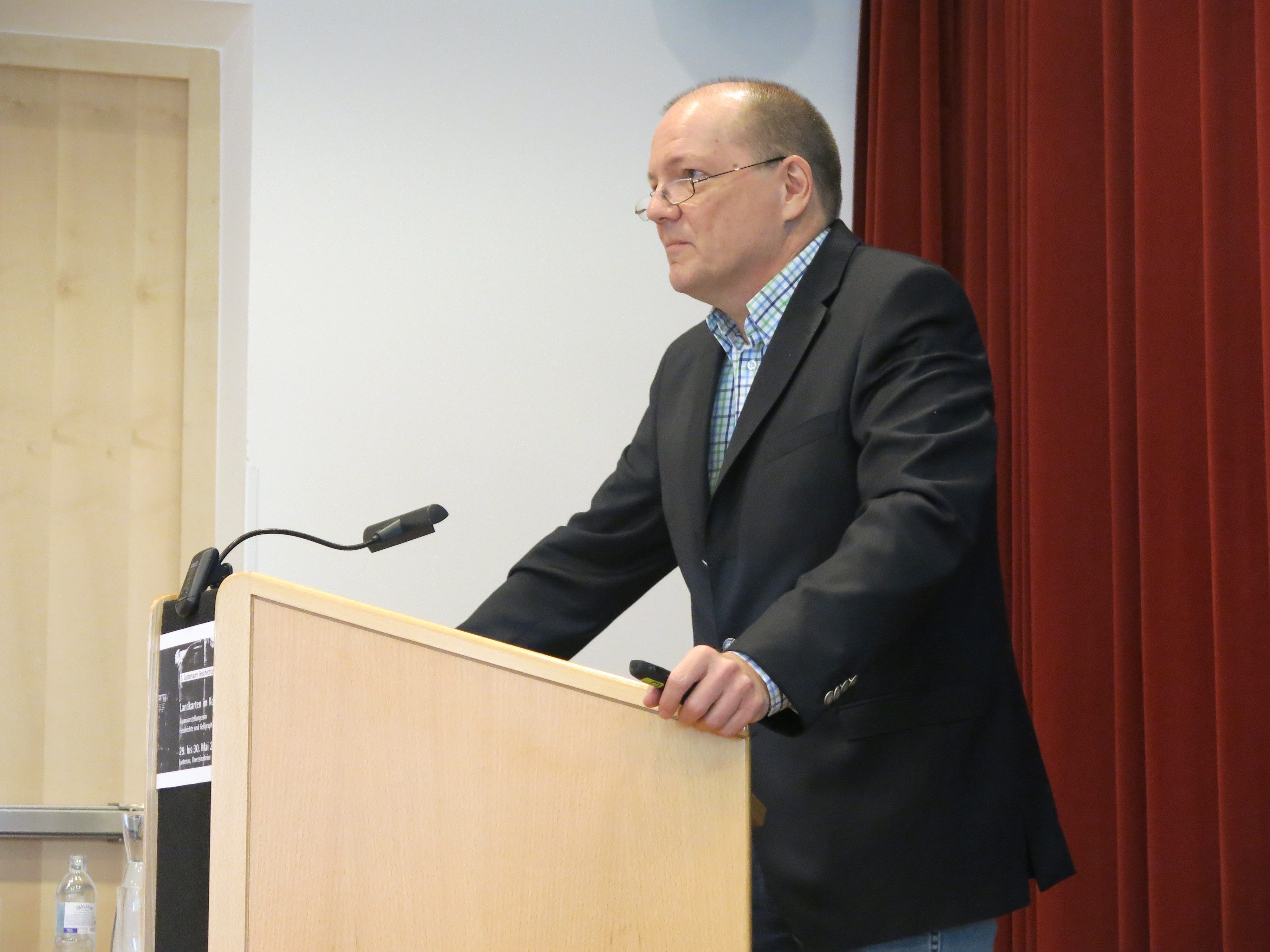 Spannender Vortrag von Dr. Wolfgang Scheffknecht im Vorarlberger Landesarchiv Spannender Vortrag von Dr. Wolfgang Scheffknecht im Vorarlberger Landesarchiv