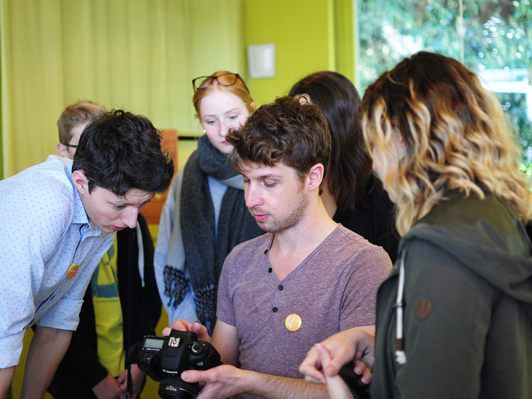 Schreiben, moderieren, Videos drehen, Projekte leiten, informieren, fotografieren, diskutieren: Die Mitmachmöglichkeiten sind vielfältig! Schreiben, moderieren, Videos drehen, Projekte leiten, informieren, fotografieren, diskutieren: Die Mitmachmöglichkeiten sind vielfältig!