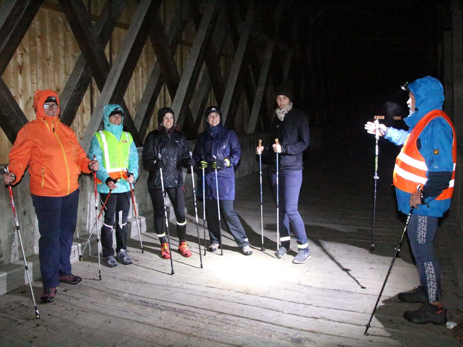 Gesunde Bewegung beim Laufen und Nordic Walking: Bewegungstreffs starten wieder. Gesunde Bewegung beim Laufen und Nordic Walking: Bewegungstreffs starten wieder.