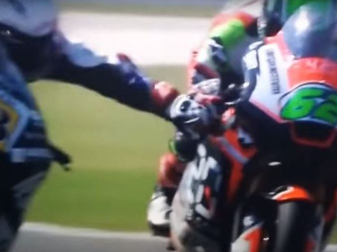Fenati zog bei 217 km/h die Bremse seines Rivalen. Fenati zog bei 217 km/h die Bremse seines Rivalen.