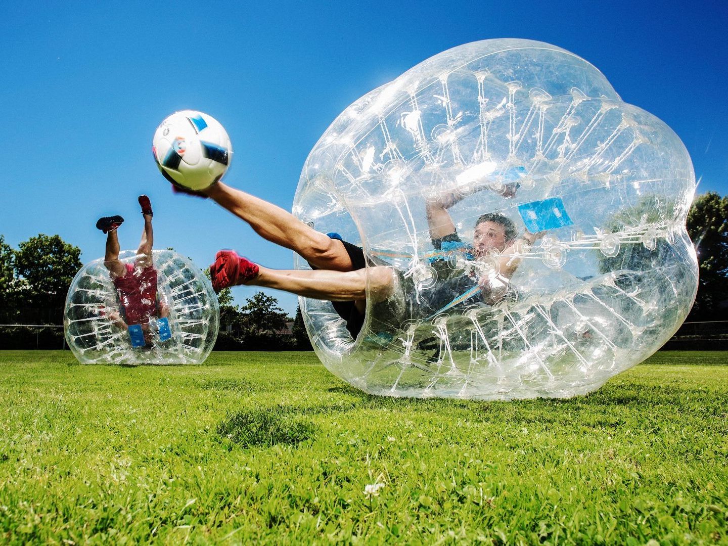 Beim Bubble Soccer lässt es die OF Röns richtig krachen. Beim Bubble Soccer lässt es die OF Röns richtig krachen.