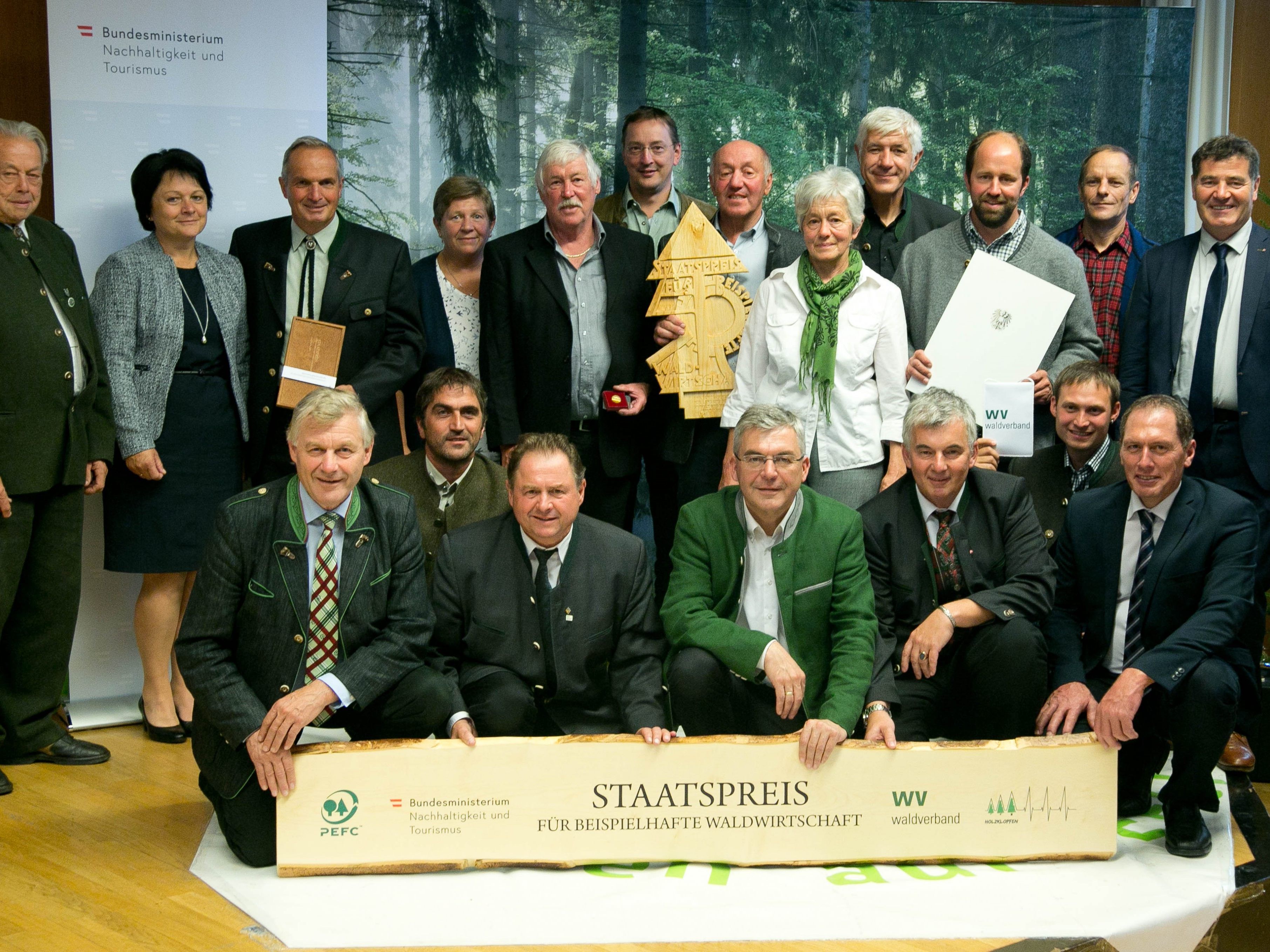 Auszeichnung der Agrargemeinschaft Frassenwald, Raggal, mit dem Staatspreis für vorbildhafte Waldwirtschaft.