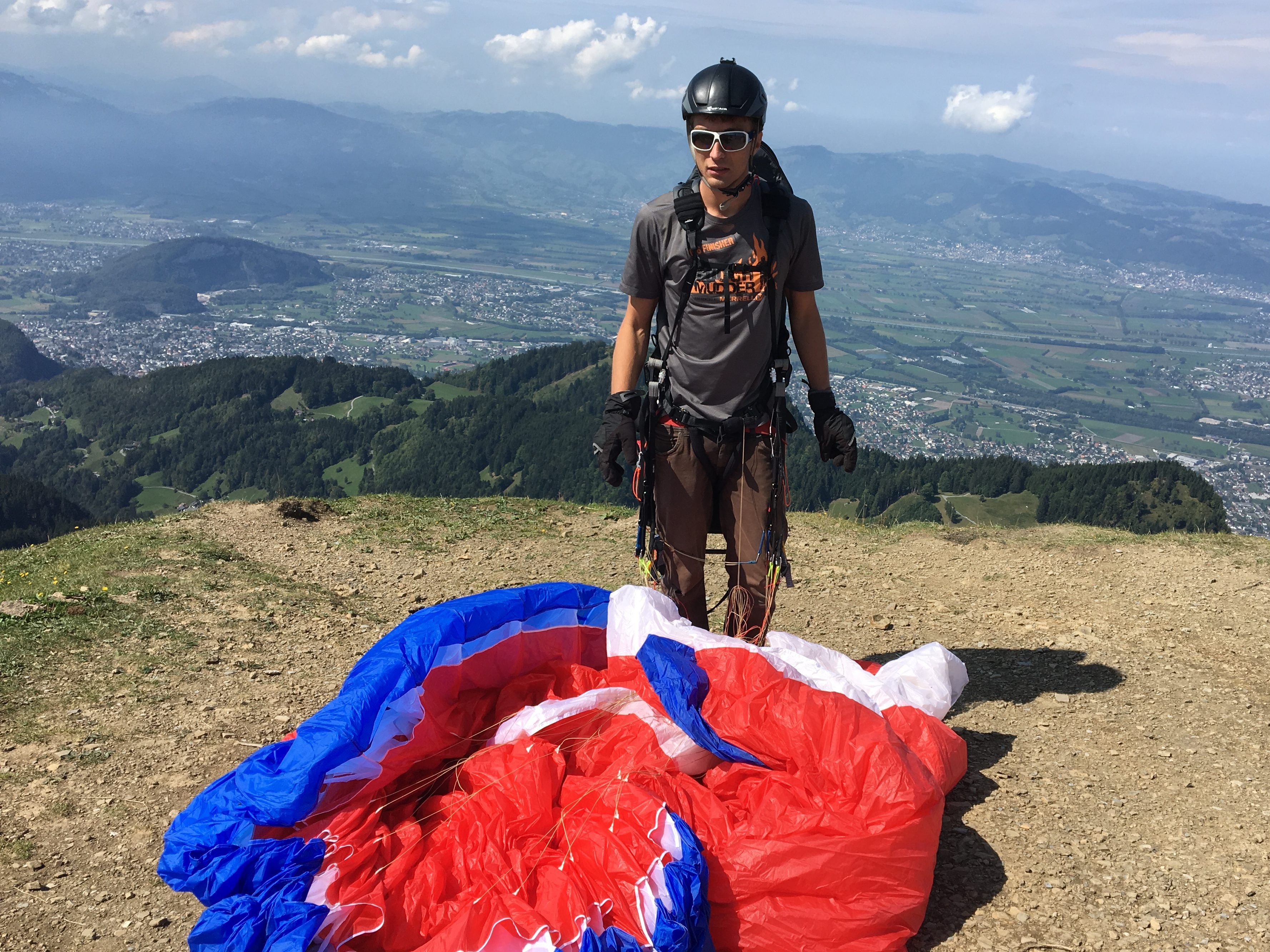 Jodok aus Götzis - kurz vor seinem Abflug von der Hohen Kugel nach Götzis. Jodok aus Götzis - kurz vor seinem Abflug von der Hohen Kugel nach Götzis.
