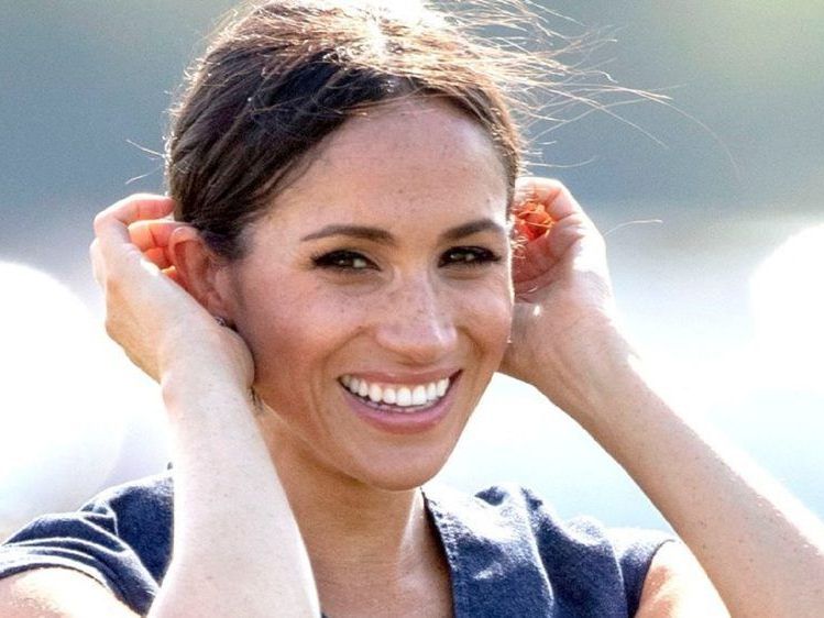 Das Königshaus hat sogar festgelegt, was Herzogin Meghan und Co. unten drunter tragen müssen. Das Königshaus hat sogar festgelegt, was Herzogin Meghan und Co. unten drunter tragen müssen.