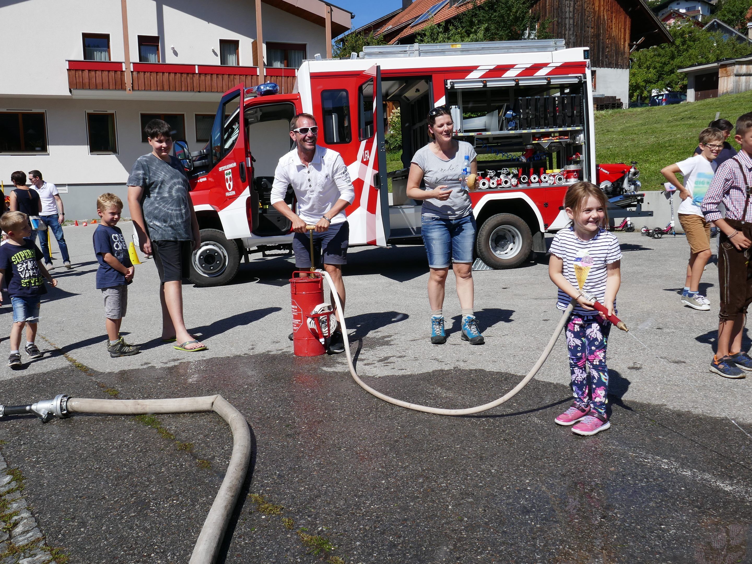 Klein und Groß hatten ihren Spaß beim Zielspritzen. Klein und Groß hatten ihren Spaß beim Zielspritzen.