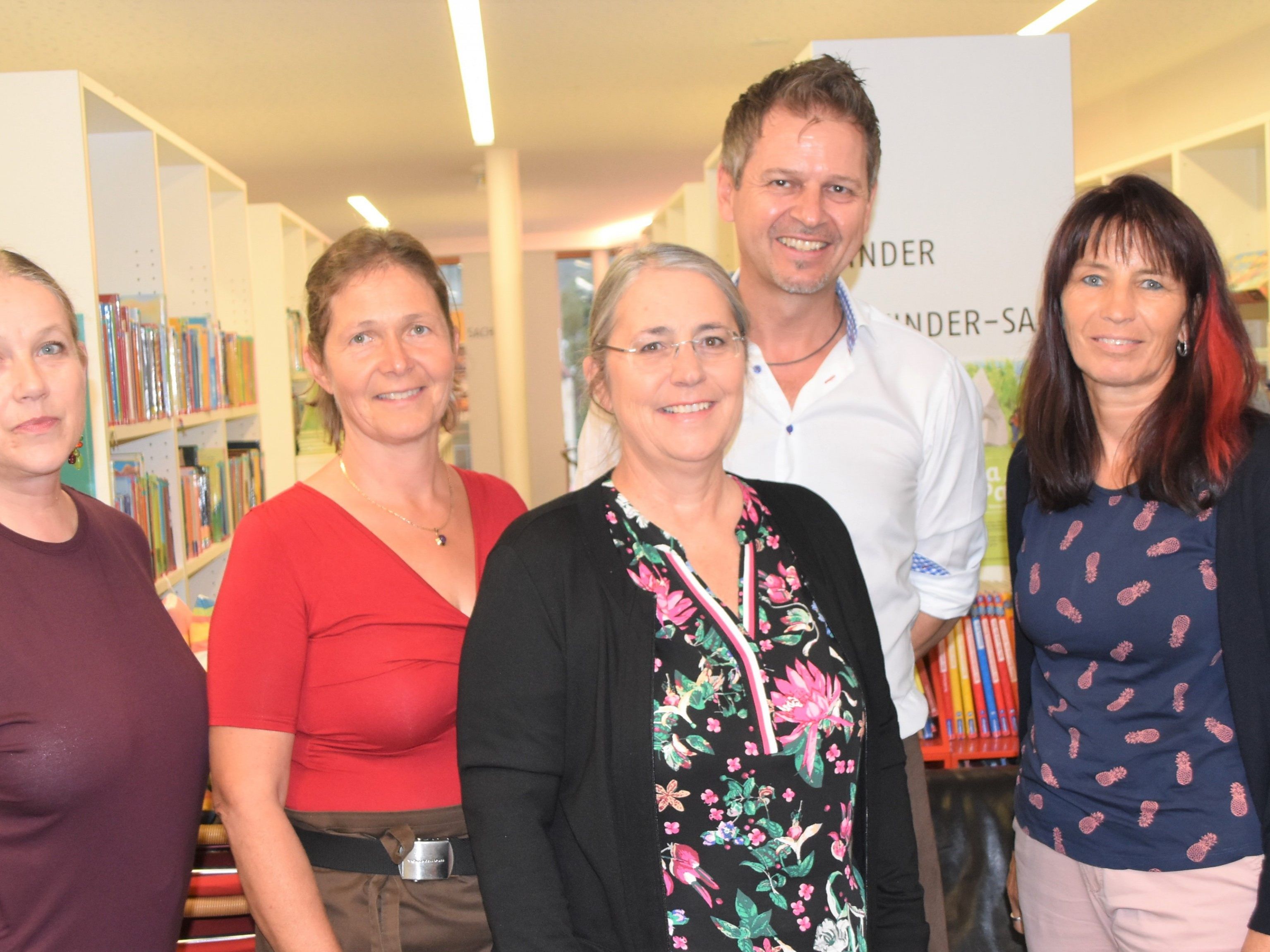 Teresa, Gabi, Astrid, Rudi und Lilian vom Büchereiteam