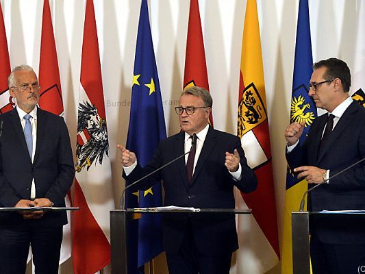 LH Niessl war als Länder-Vertreter bei Verkündigung dabei