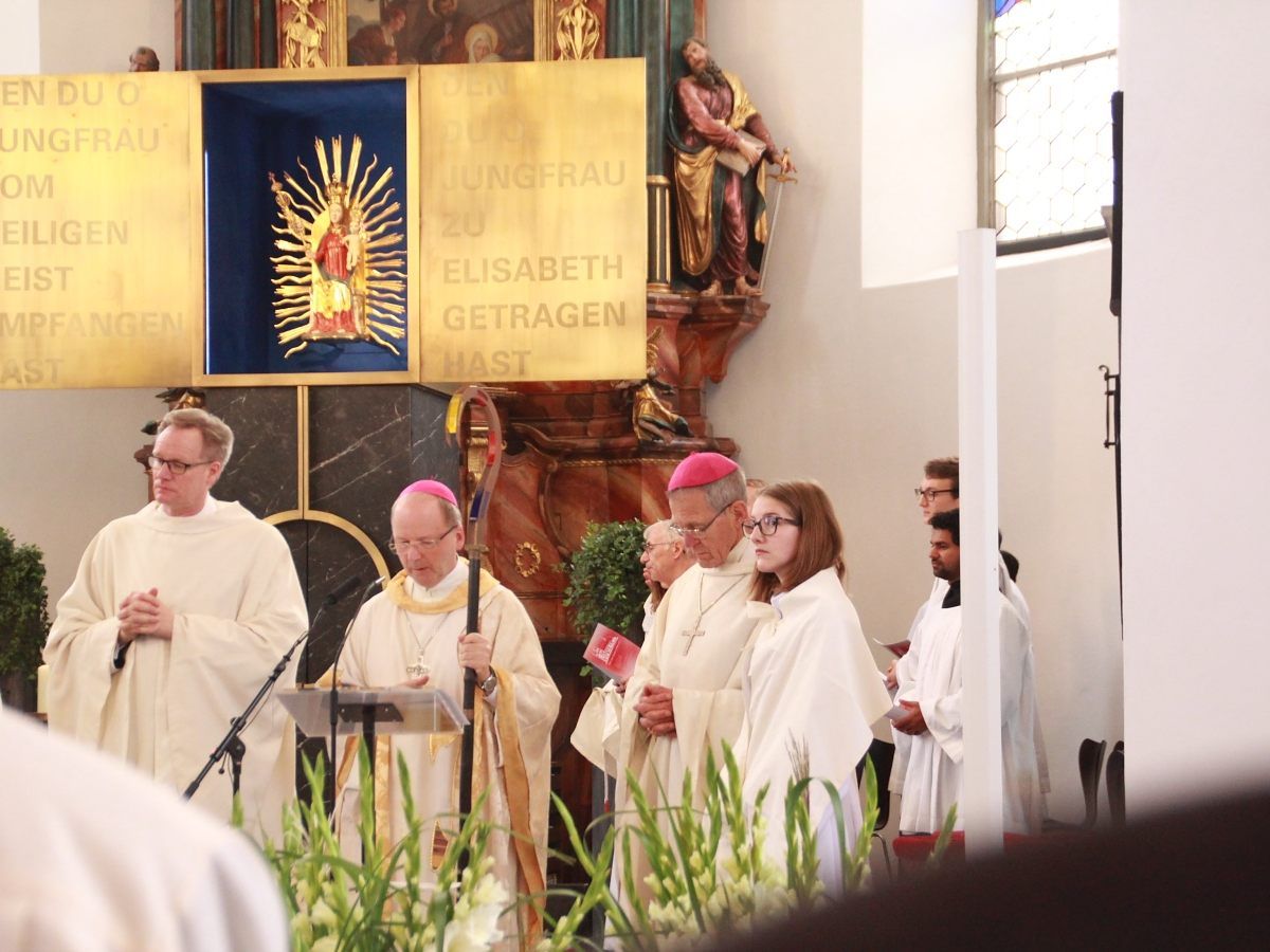 Bischof Benno Elbs zelebrierte den Gottesdienst. Bischof Benno Elbs zelebrierte den Gottesdienst.