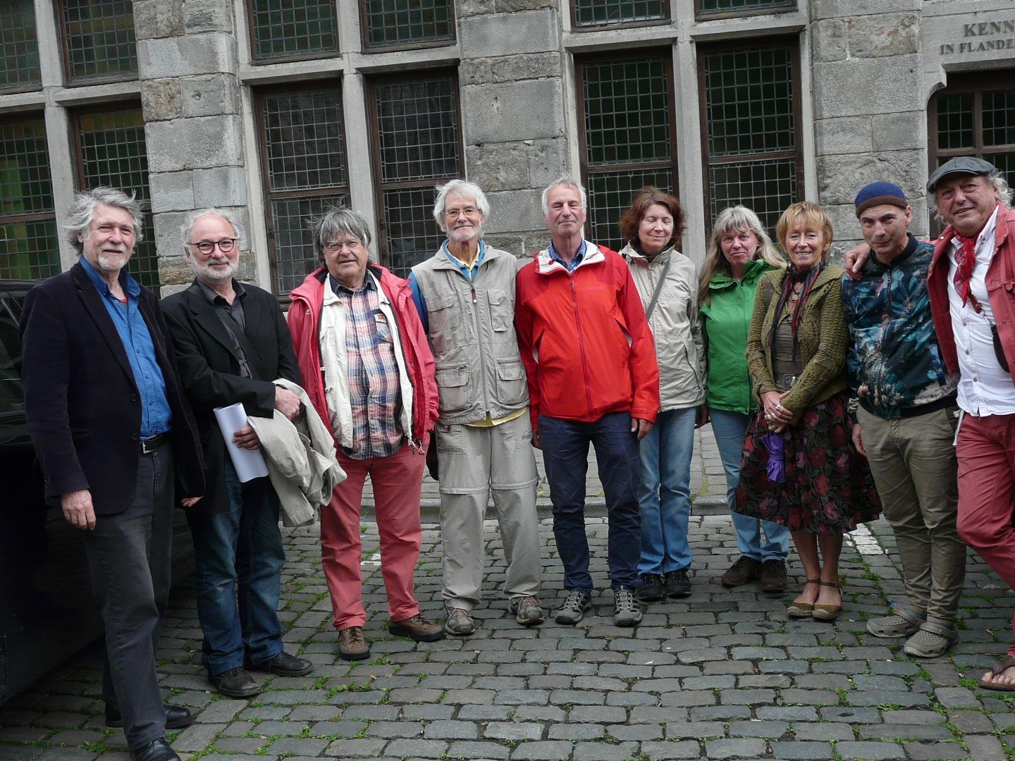 V.l.n.r: John Gillard; Piet Chielens Direktor des In Flanders Fieds Museum-Ypers; Lothar Höfler; Wolfram von Wurzach; Helmut Simon; Sigrid Kraft-Stegherr; Ute Hege; Fran Moran-Brüssel; Robert Kopf; Mars Morian-Brüssel V.l.n.r: John Gillard; Piet Chielens Direktor des In Flanders Fieds Museum-Ypers; Lothar Höfler; Wolfram von Wurzach; Helmut Simon; Sigrid Kraft-Stegherr; Ute Hege; Fran Moran-Brüssel; Robert Kopf; Mars Morian-Brüssel