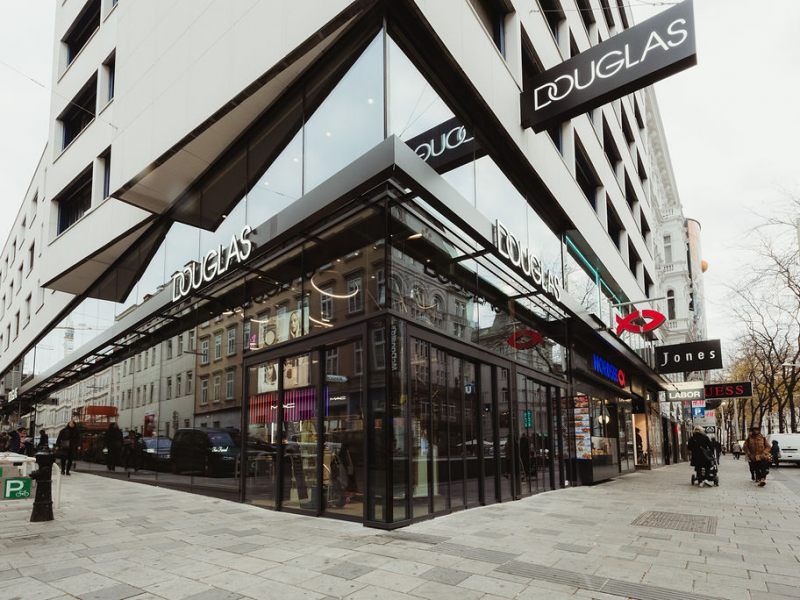 Douglas auf der Wiener Mariahilfer Straße erhielt Makeover Vienna Online