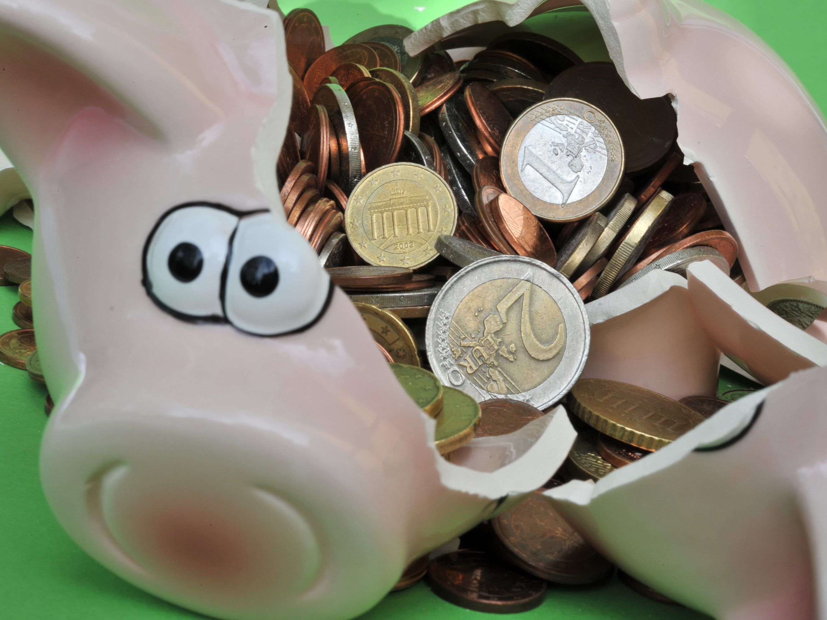 Wer sein Erspartes am 31. Oktober zur Bank bringt, erhält zumeist ein kleines Geschenk. Wer sein Erspartes am 31. Oktober zur Bank bringt, erhält zumeist ein kleines Geschenk.