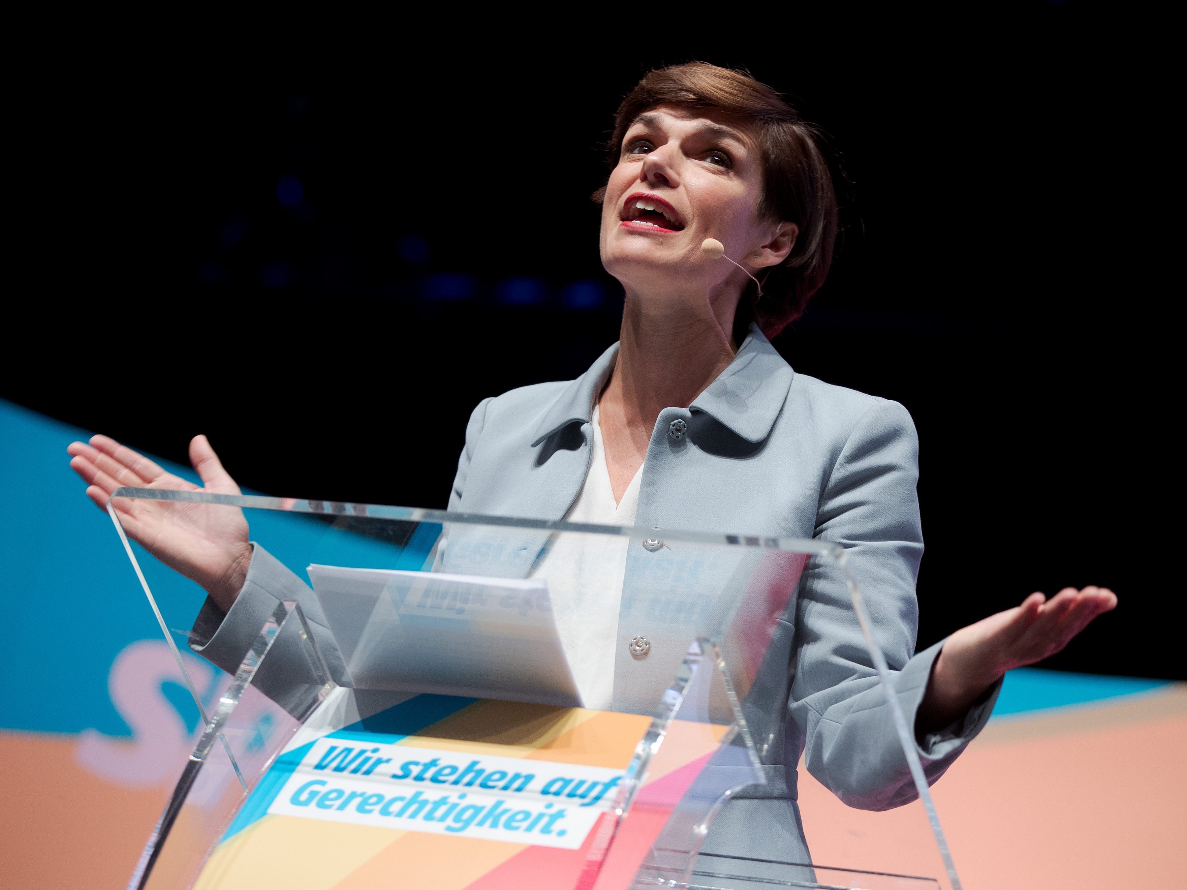 von Wiener "Sektion 8" und Parteijugend - Rendi-Wagner nun auch Klubobfrau.