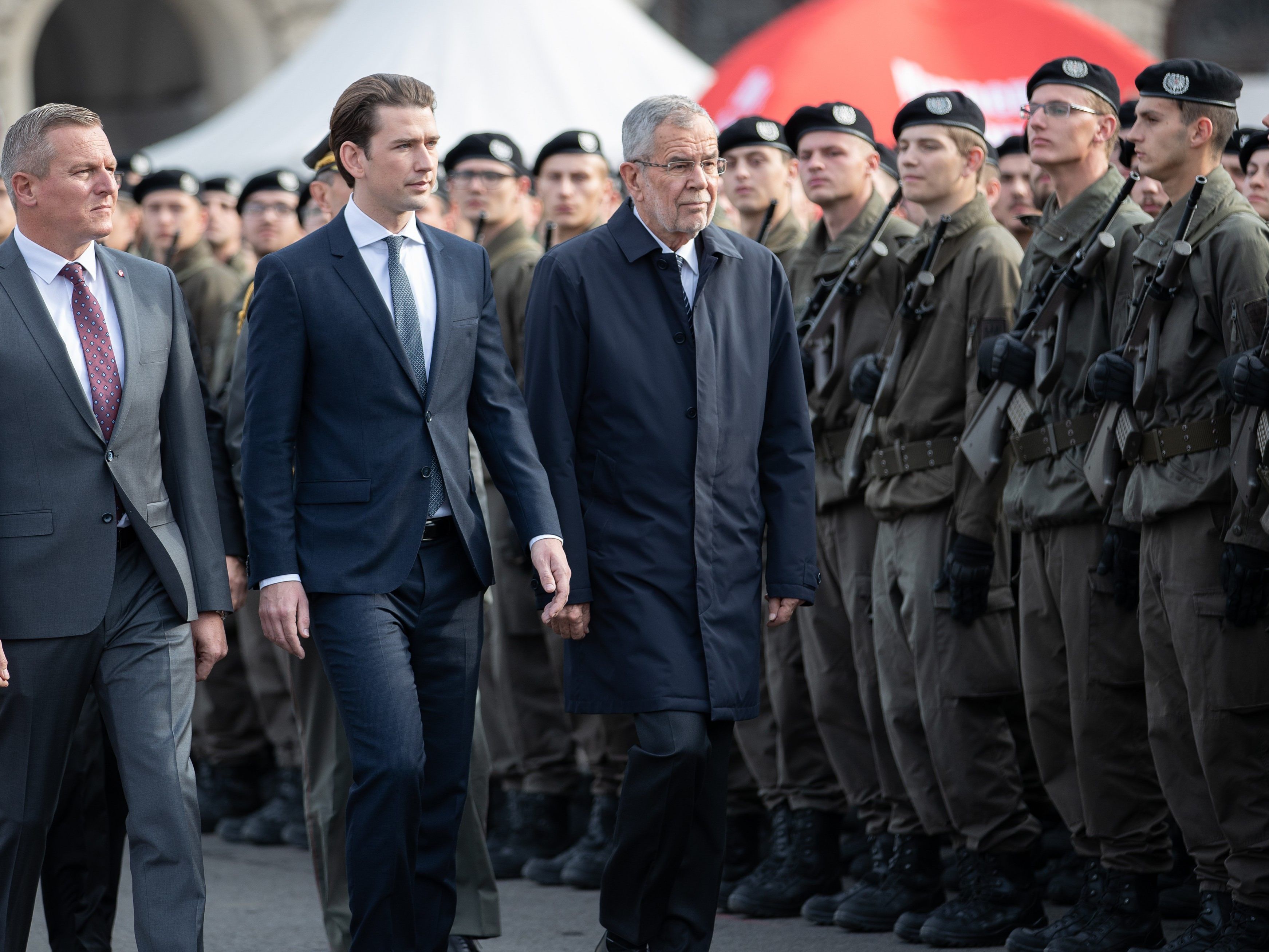 Kurz: Dank an Wiederaufbaugeneration für "Glaube an Österreich". Kurz: Dank an Wiederaufbaugeneration für "Glaube an Österreich".