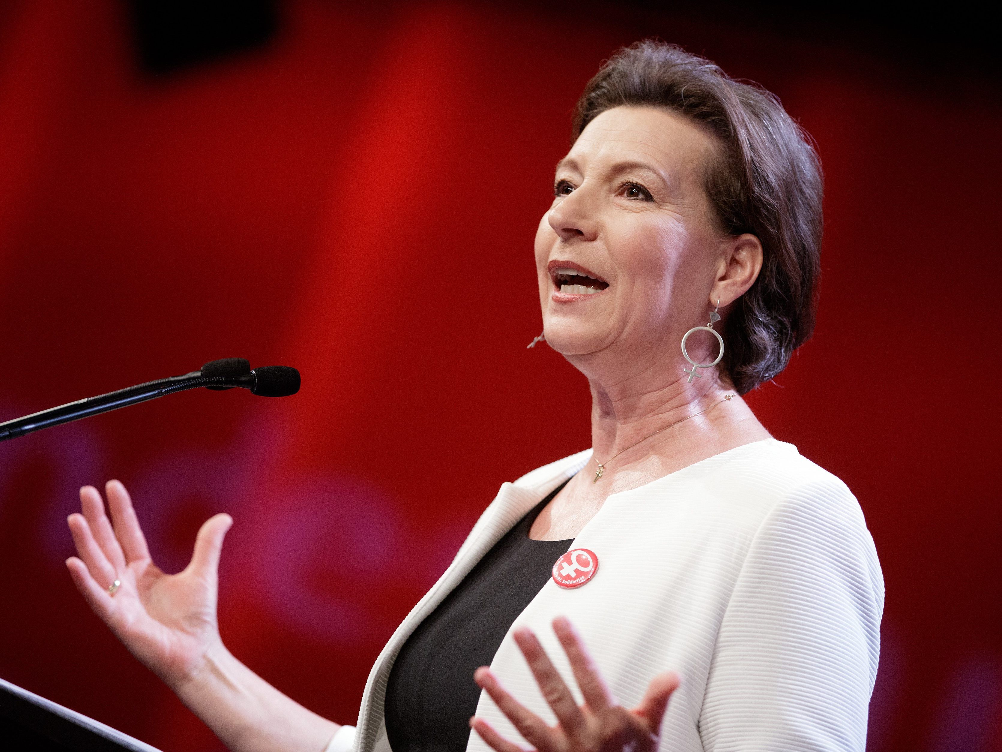 Frauensprecherin Heinisch-Hosek drängt auf rasche Umsetzung der Anrechung der Karenzzeiten.