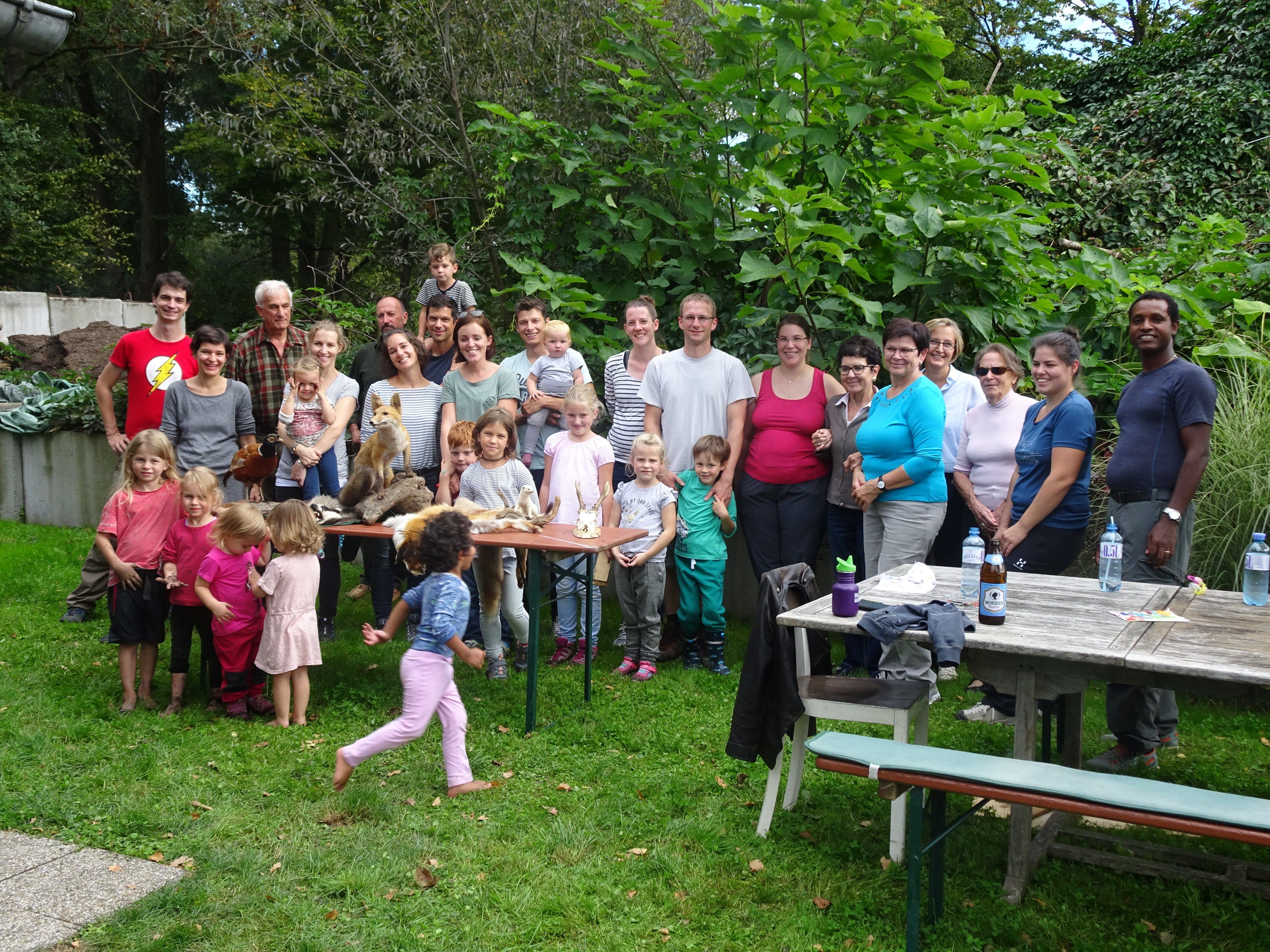 Die Familiengruppe des Alpenvereins trifft sich regelmäßig zum Wandern und Natur erleben. Die Familiengruppe des Alpenvereins trifft sich regelmäßig zum Wandern und Natur erleben.