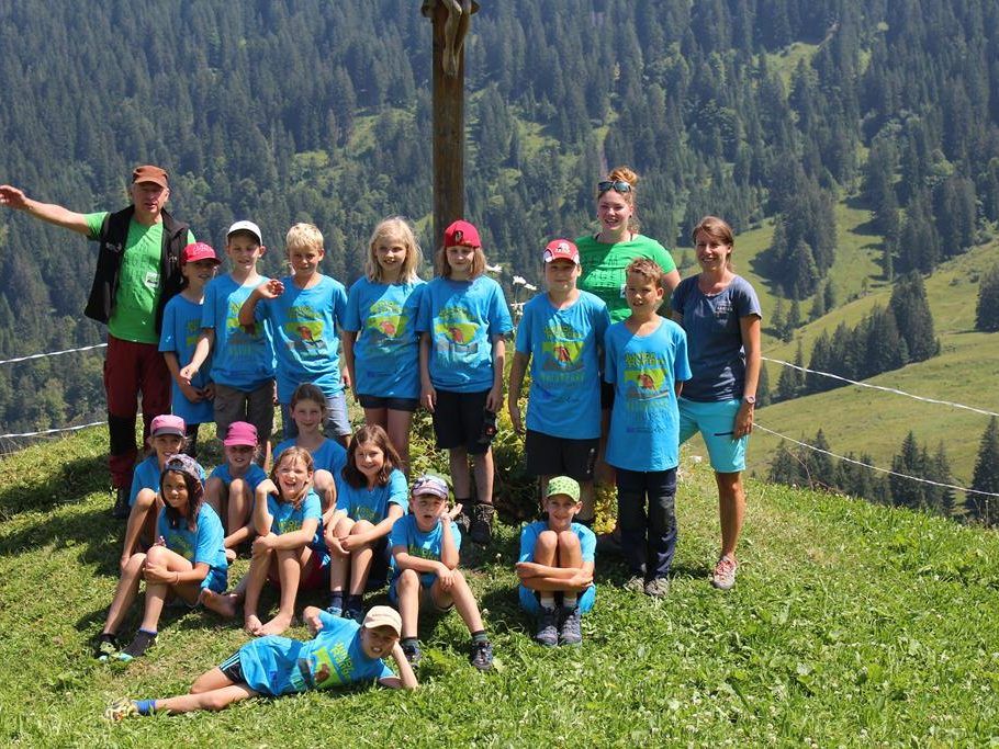 Durch die Ausbildung zum Junior Ranger werden die Kinder für die Natur sensibilisiert. Durch die Ausbildung zum Junior Ranger werden die Kinder für die Natur sensibilisiert.