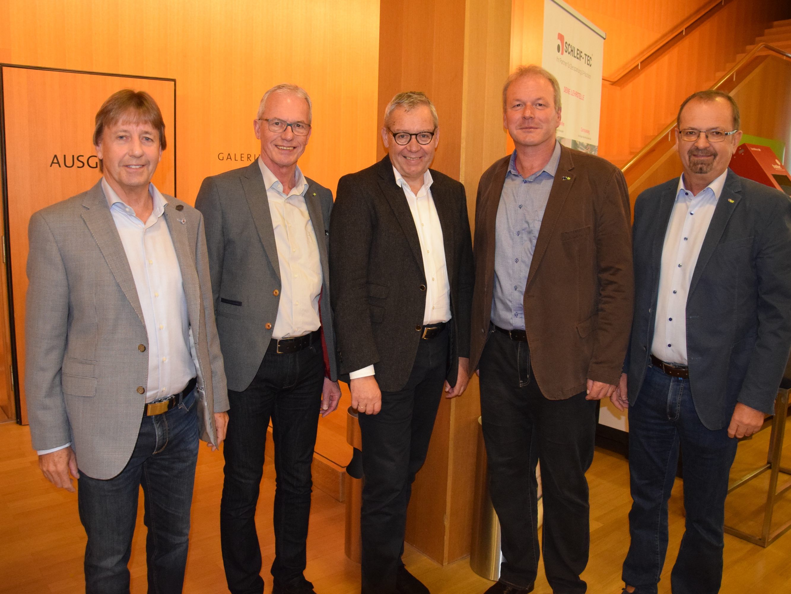 v.l.n.r. Fritz Maierhofer, Gottfried Brändle, LSH Karlheinz Rüdisser, Christian Loacker, Rainer Siegele bei der Lehrlingsmesse AmBach