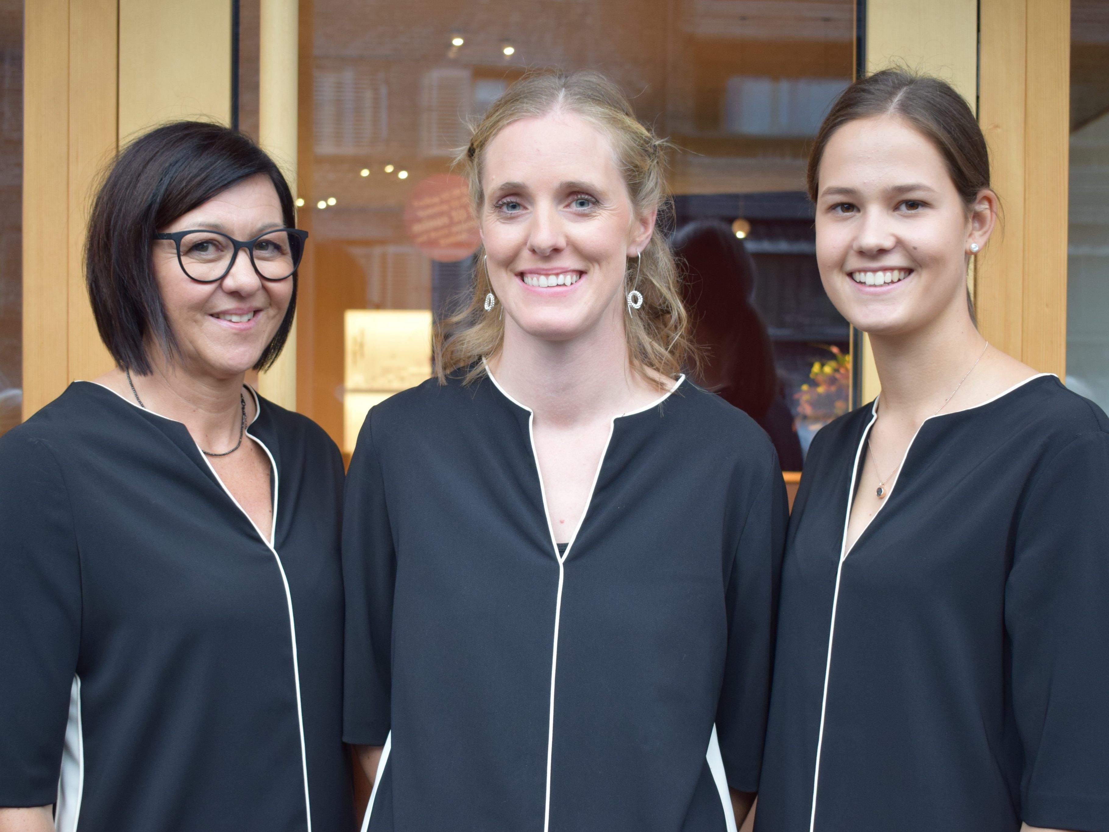 Das Glanzstück-Team mit Helene Steurer, Christina Fetz-Eberle und Pia Berchtold freut sich über die neuen Räumlichkeiten.   