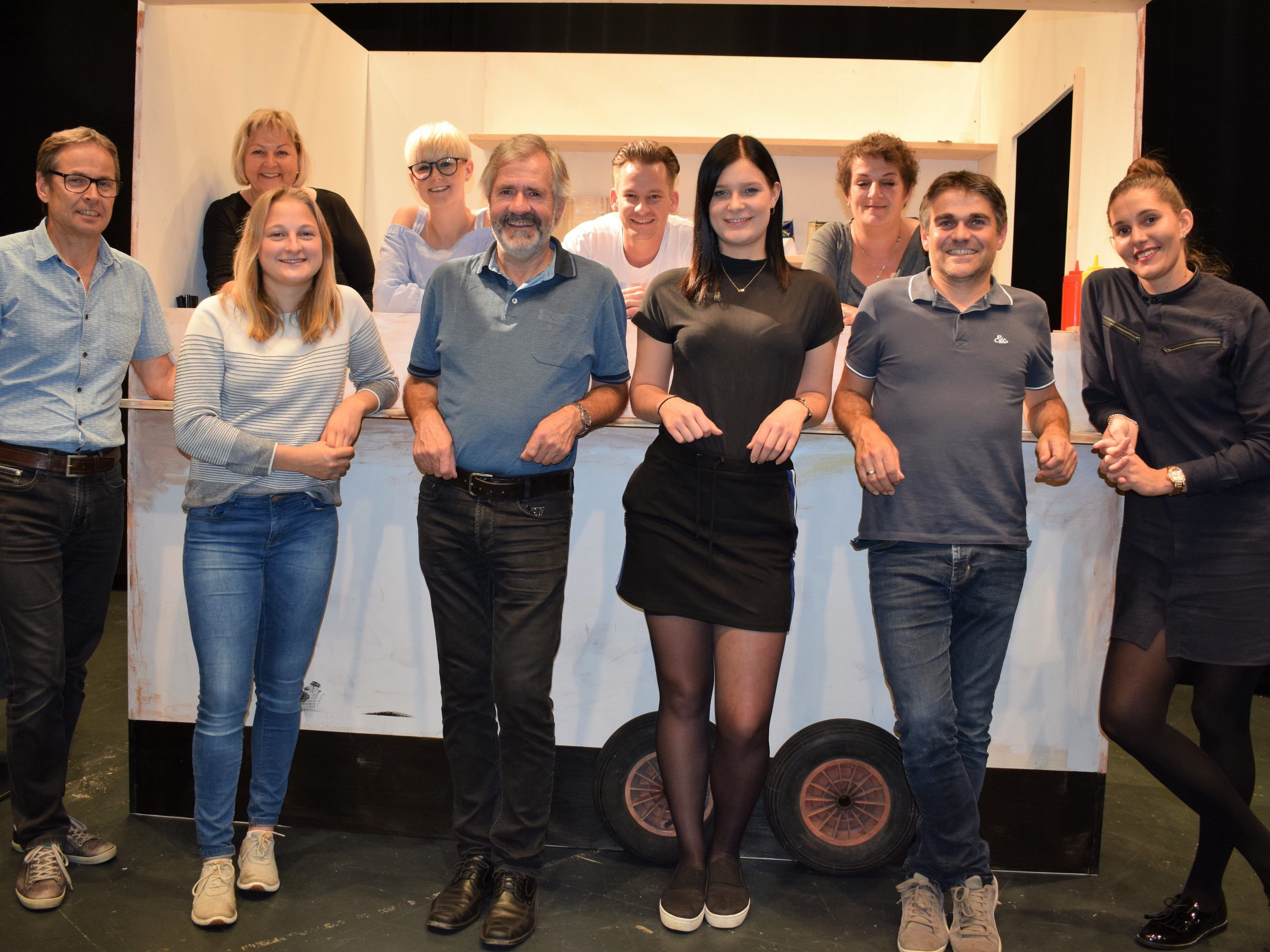Die Akteure der Theatergruppe Lingenau fiebern bereits der Premiere entgegen. Die Akteure der Theatergruppe Lingenau fiebern bereits der Premiere entgegen.