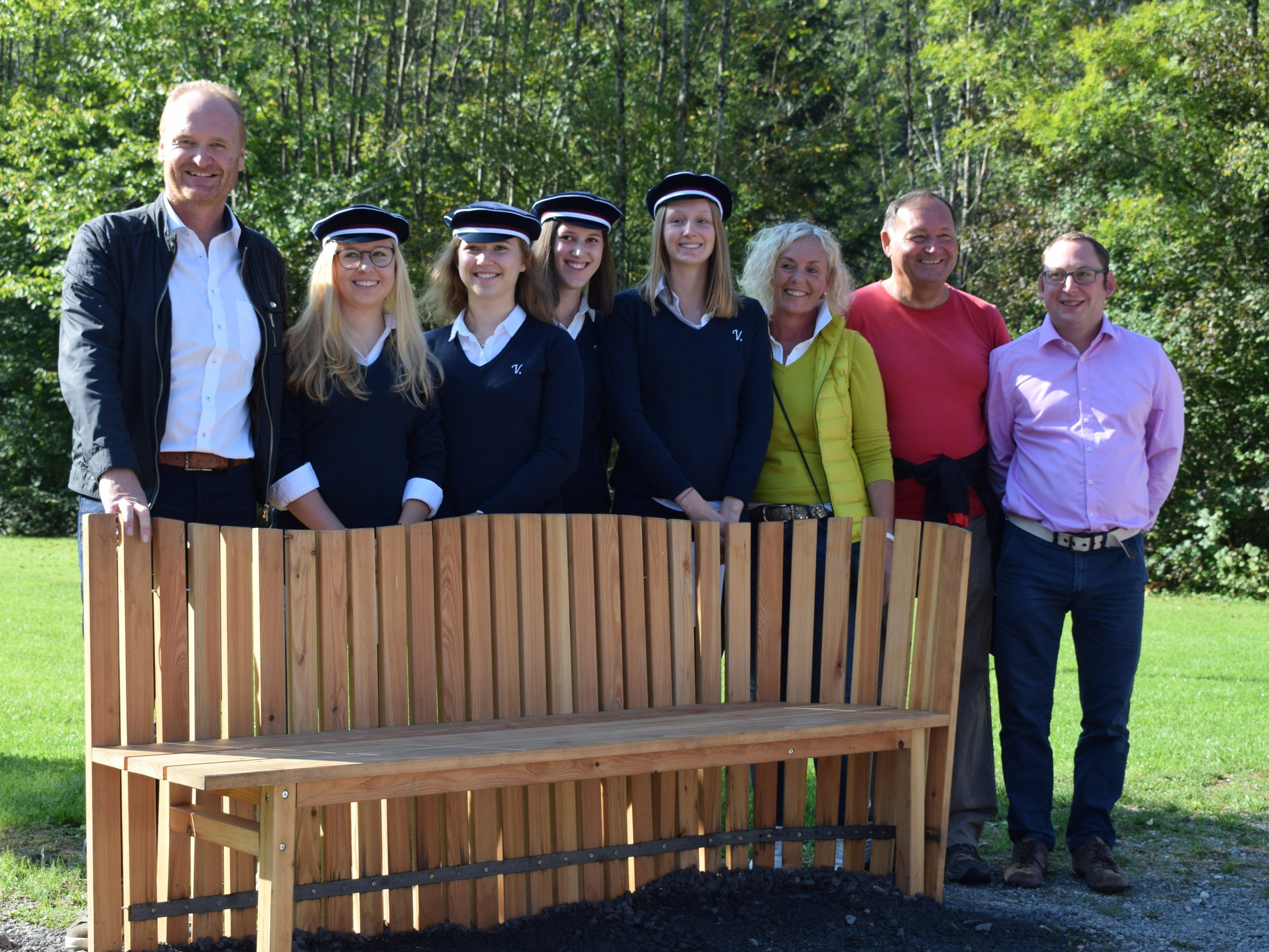 Bgm. Guido Flatz, Lea Eberle, Theresa Bischof, Adele Bilgeri, Stefanie Schmidler, Helga Boch, Bgm. Kurt Krottenhammer und Regio-GF Lukas Schrott. Bgm. Guido Flatz, Lea Eberle, Theresa Bischof, Adele Bilgeri, Stefanie Schmidler, Helga Boch, Bgm. Kurt Krottenhammer und Regio-GF Lukas Schrott.