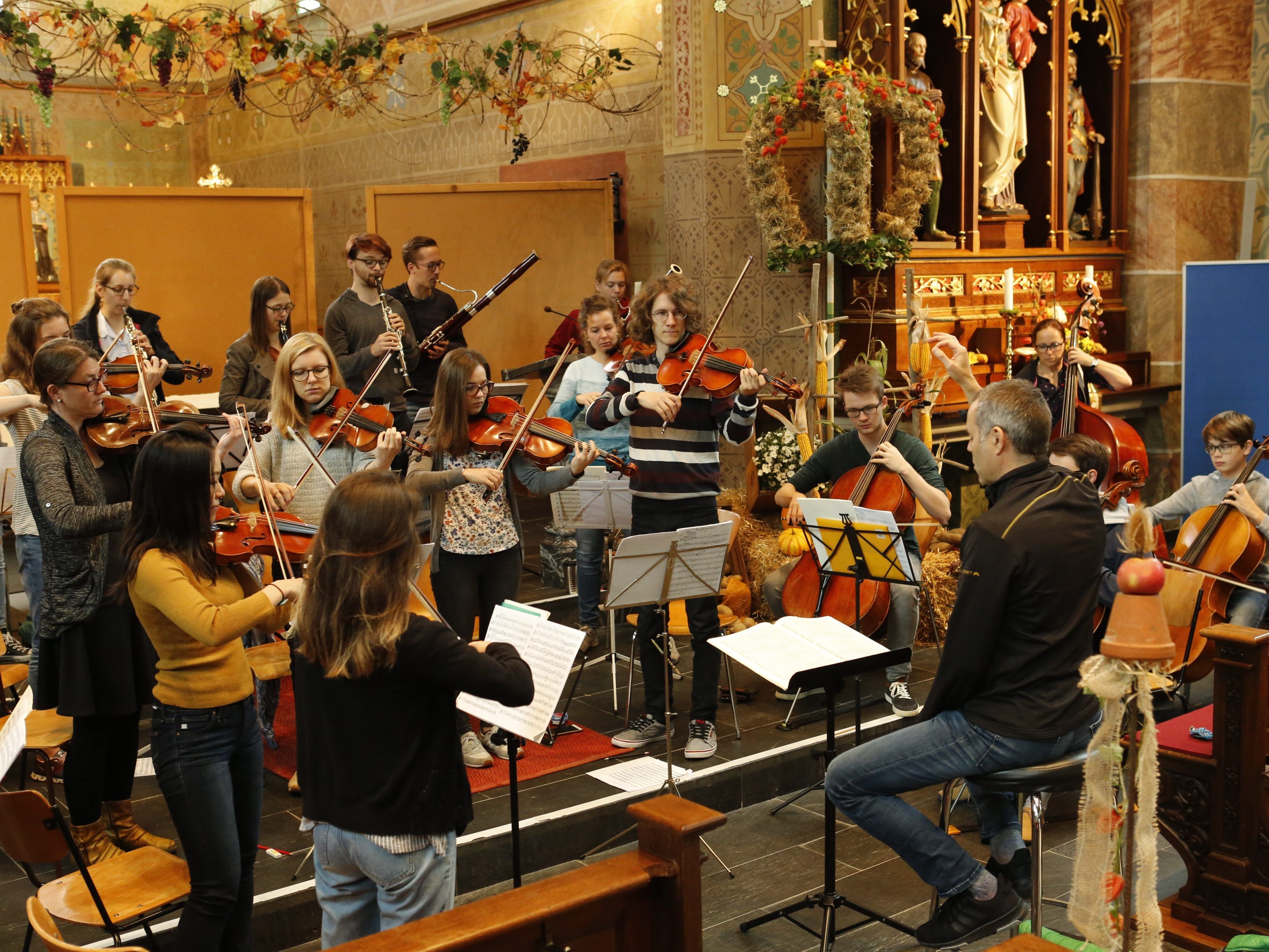 Kammer Philharmonie Vorarlberg unter der musikalischen Leitung von Stefan Susana.