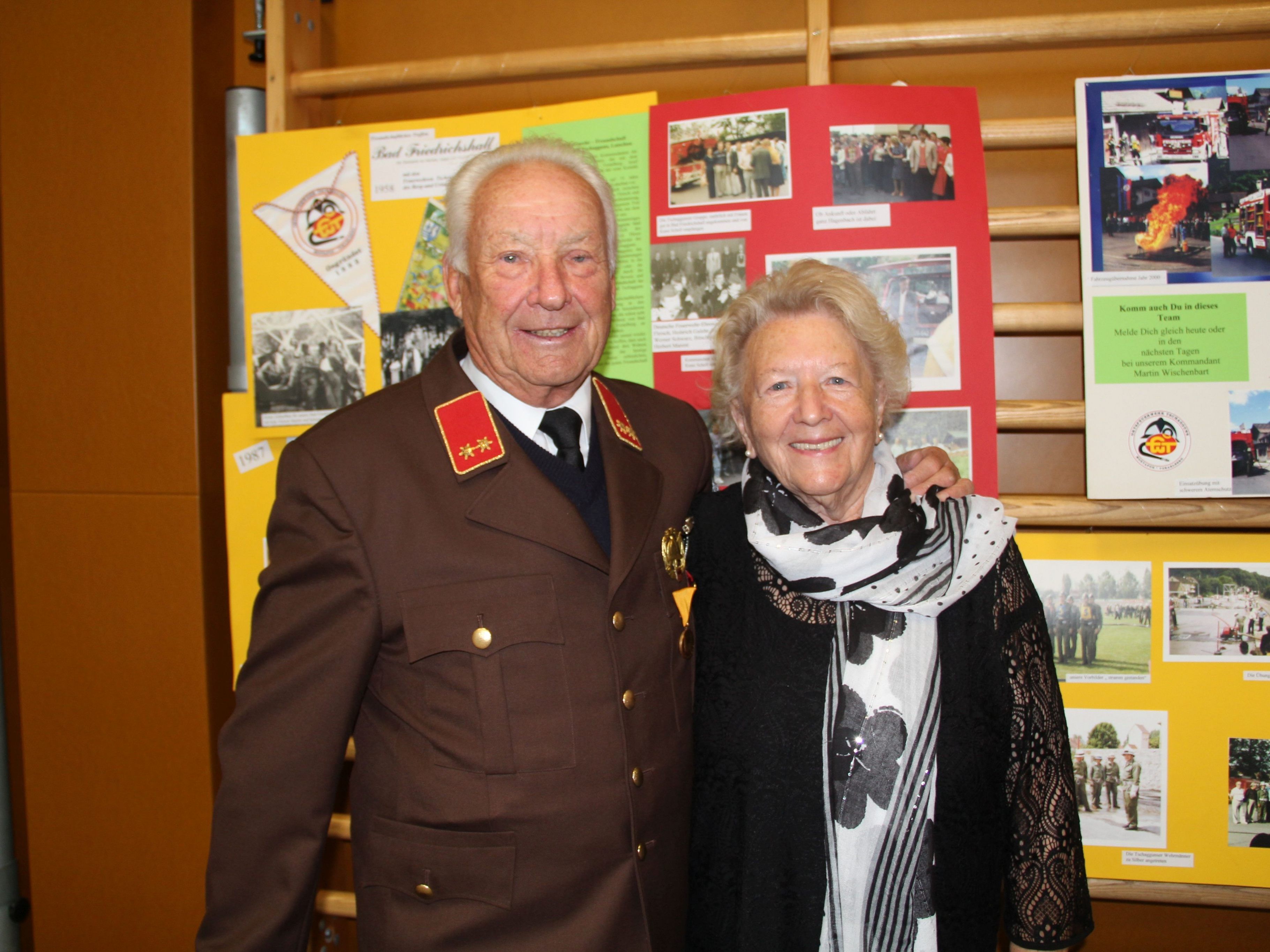 Fini Burkard und Chronist Helmut Marent pflegen eine langjährige Freundschaft. Fini Burkard und Chronist Helmut Marent pflegen eine langjährige Freundschaft.