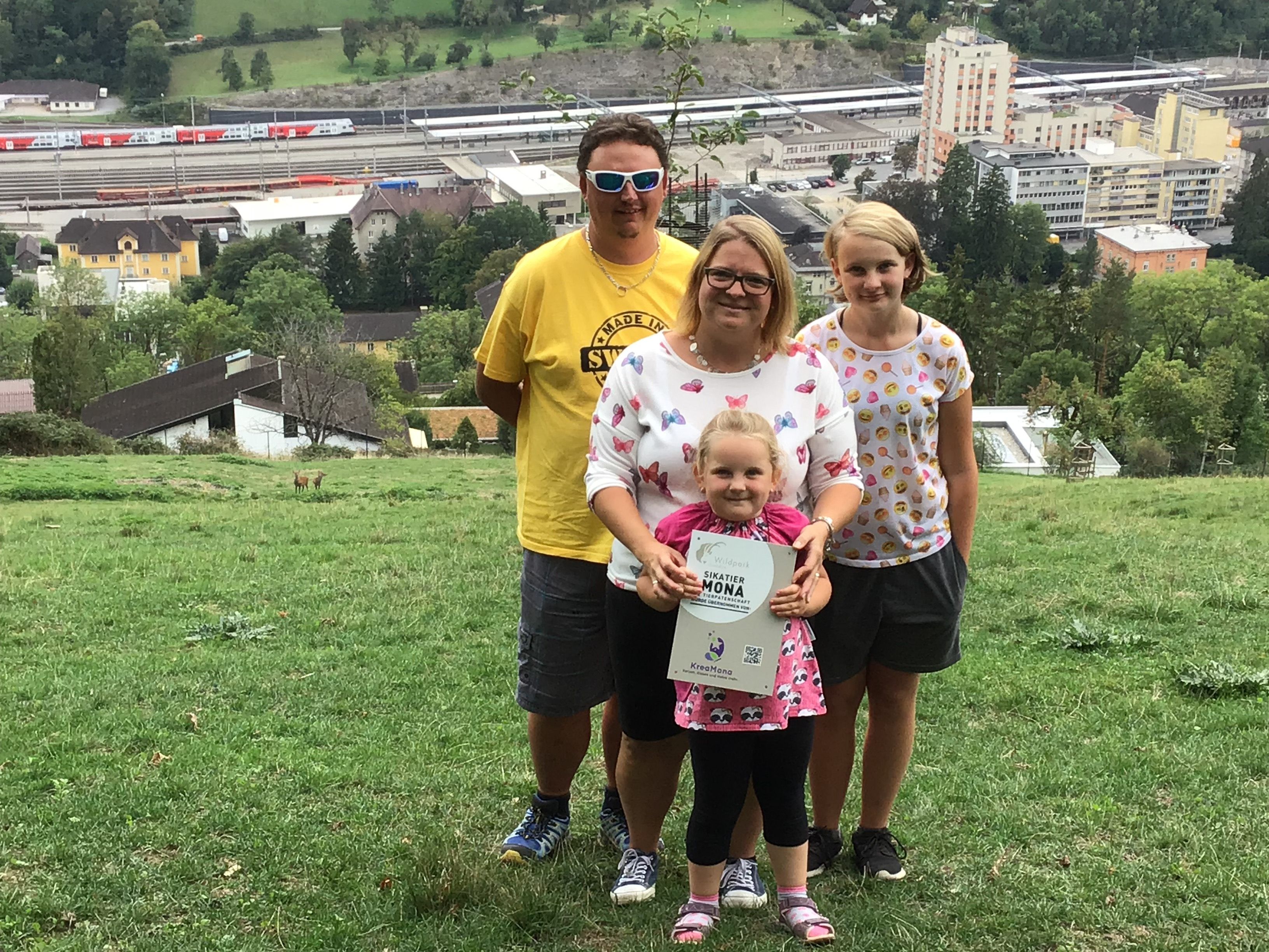 Ramona Mair und ihre Familie aus Strengen am Arlberg sind begeisterte Wildparkfans.