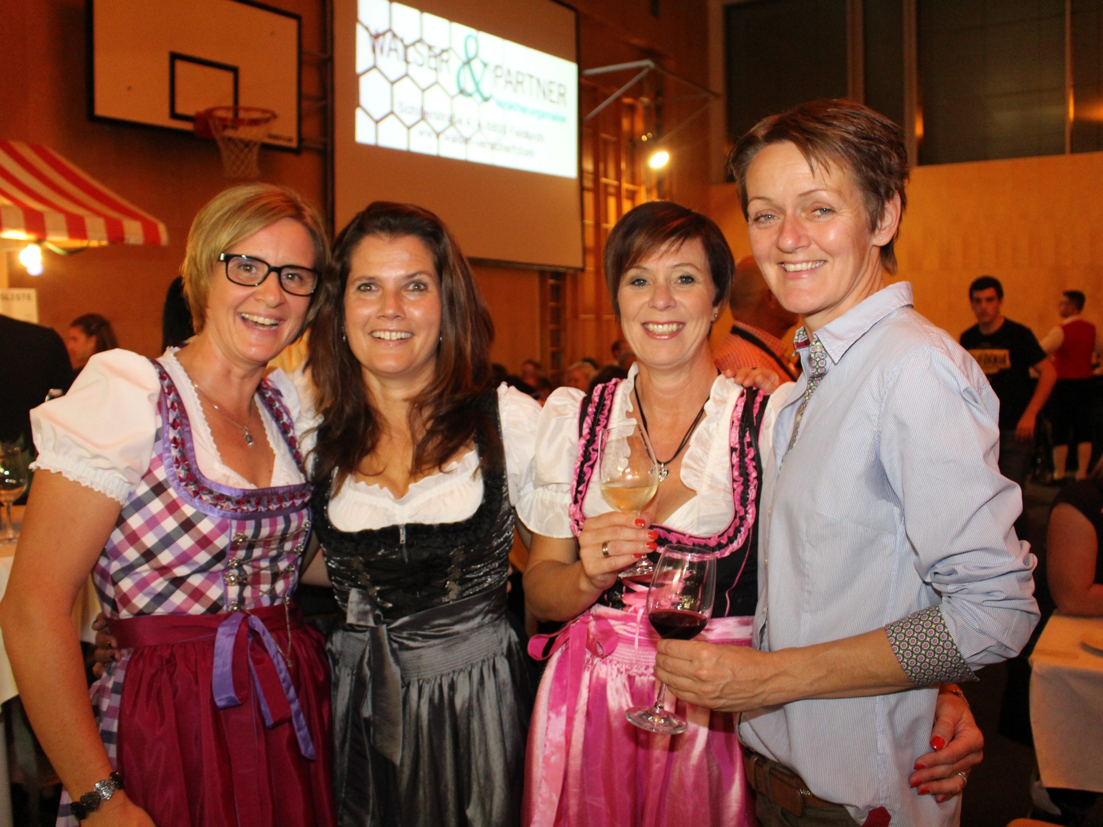 Auch Karin, Anita, Silvia und Theresa genossen das Herbstfest.